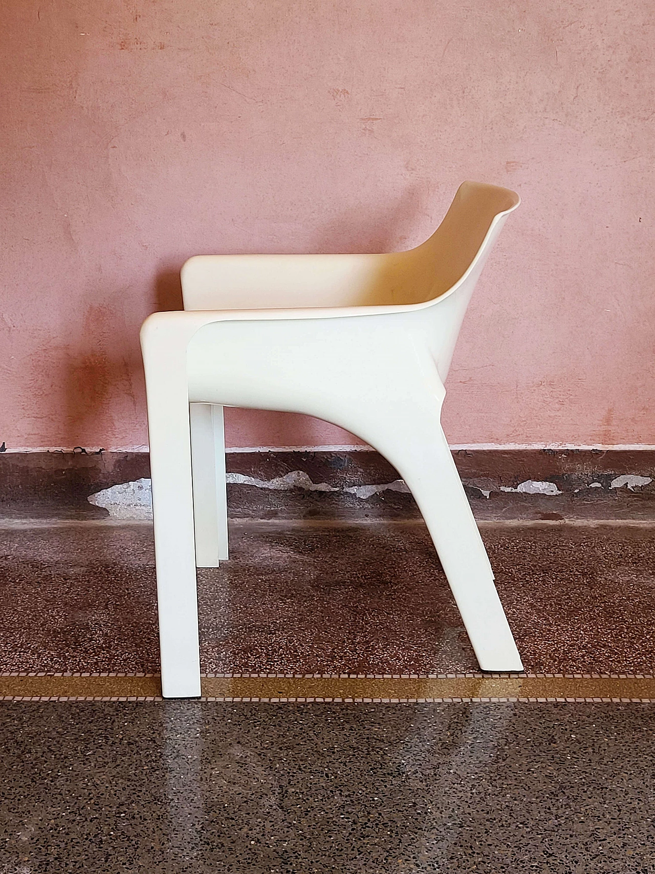 Pair of Gaudi chairs by Vico Magistretti for Artemide, 70's 1137468