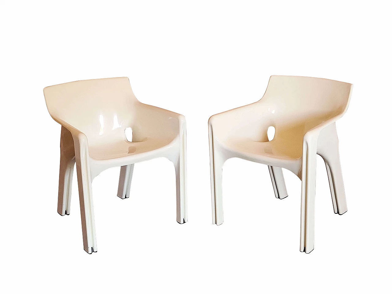 Pair of Gaudi chairs by Vico Magistretti for Artemide, 70's 1137525