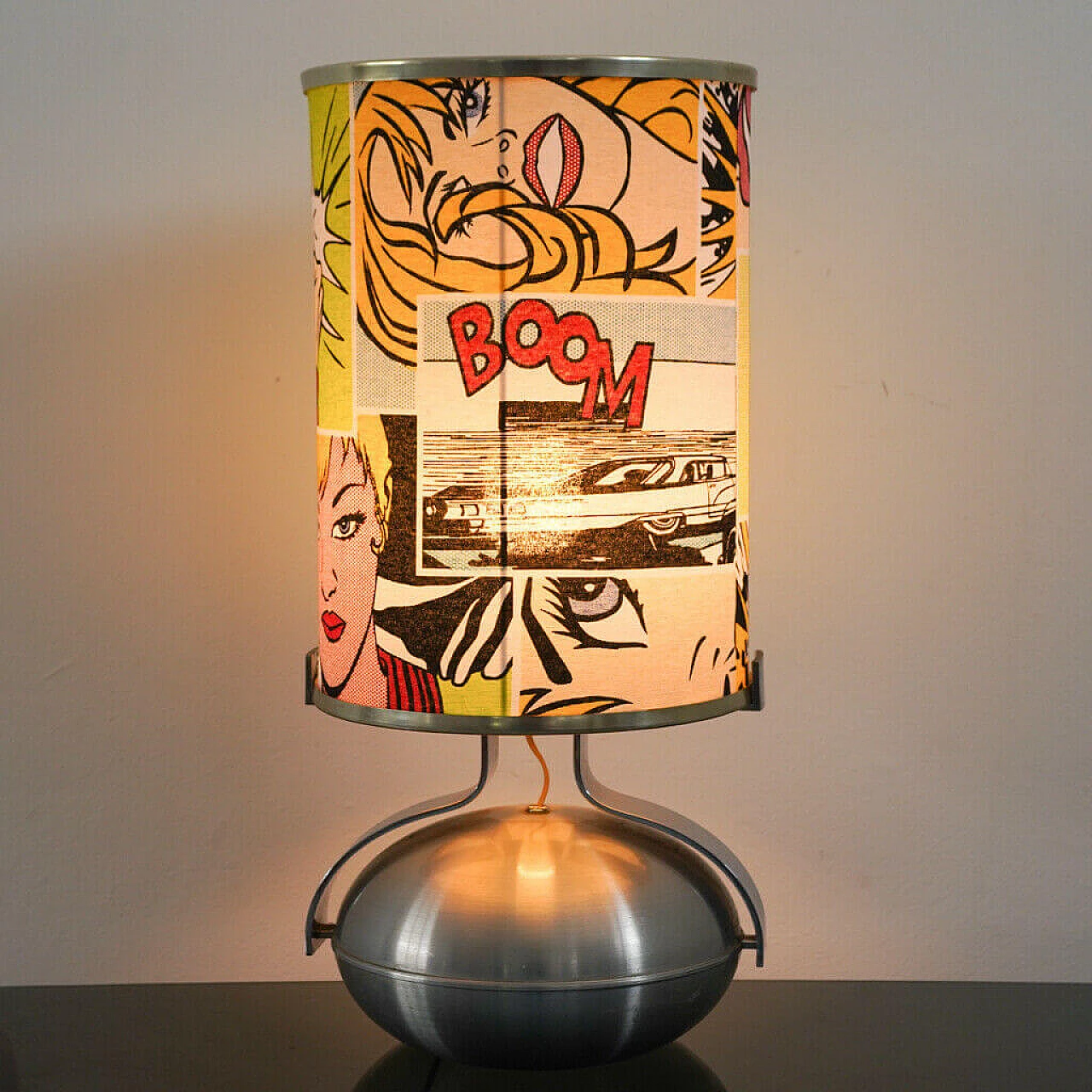 Lampada da tavolo satinata con paralume pop-art, anni '70 1138502