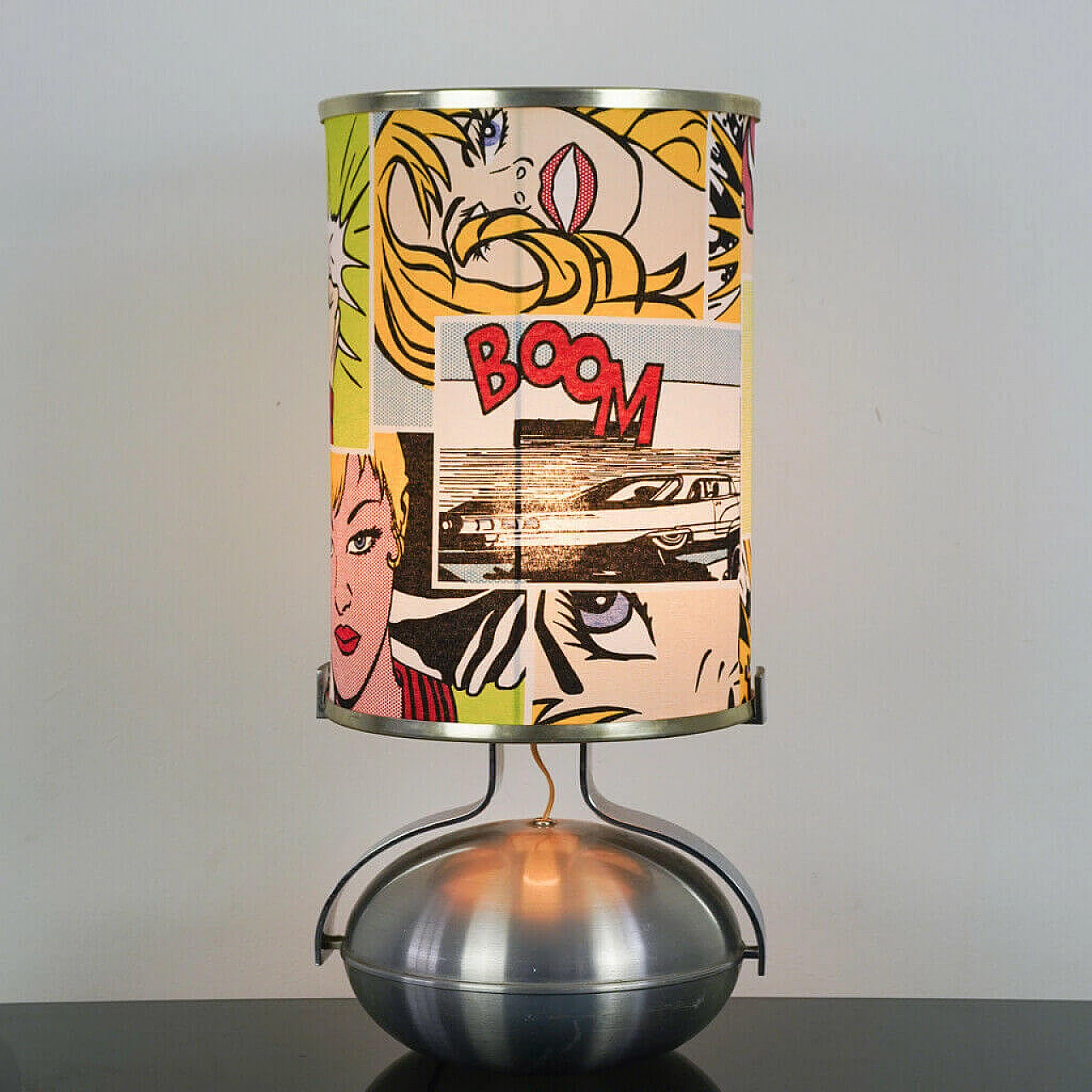 Pop-art table lamp in opaque metal, Italy, 70s 1138503