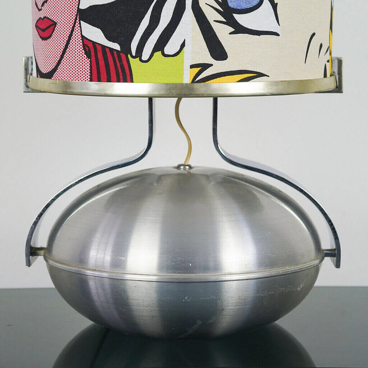 Lampada da tavolo satinata con paralume pop-art, anni '70 1138504