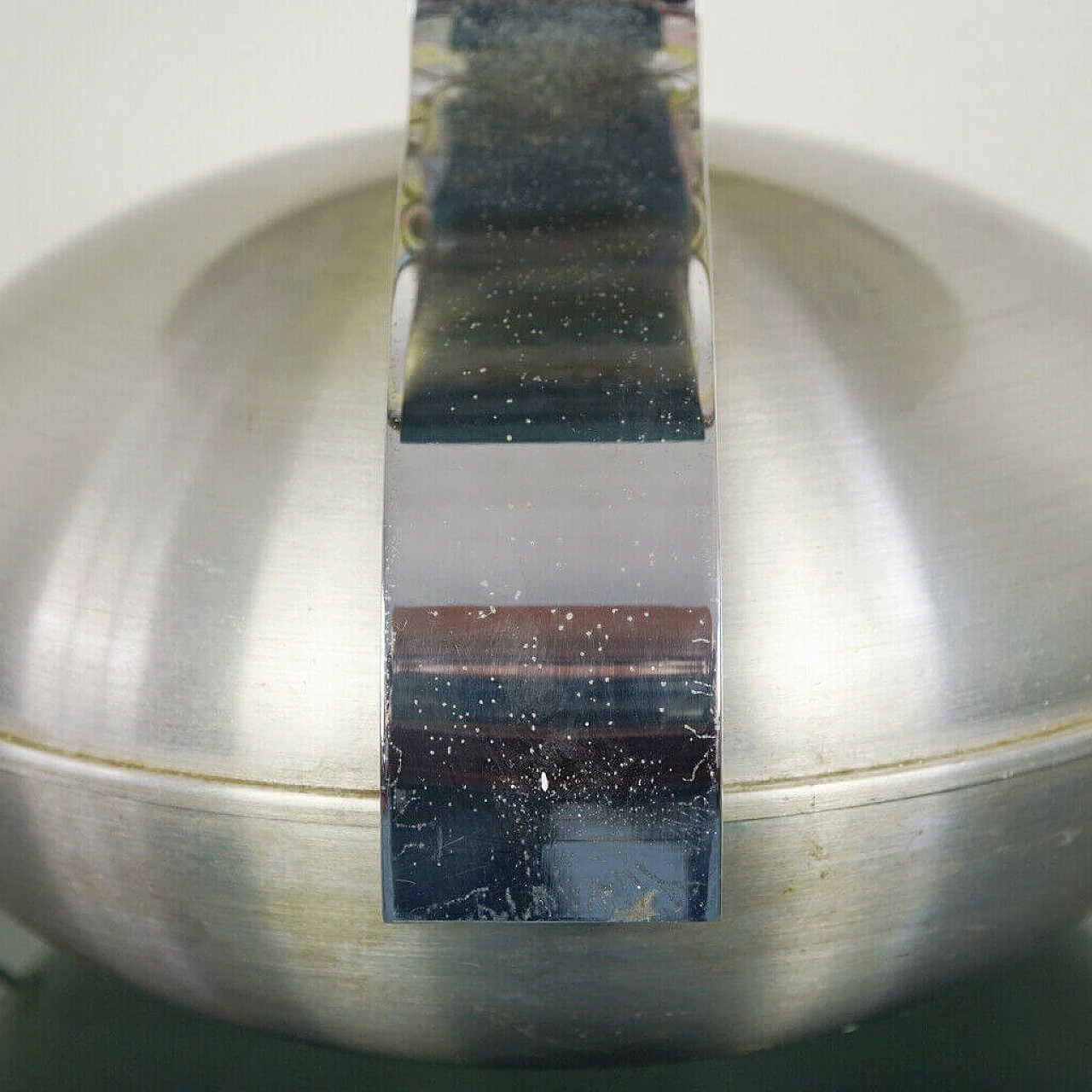 Pop-art table lamp in opaque metal, Italy, 70s 1138506