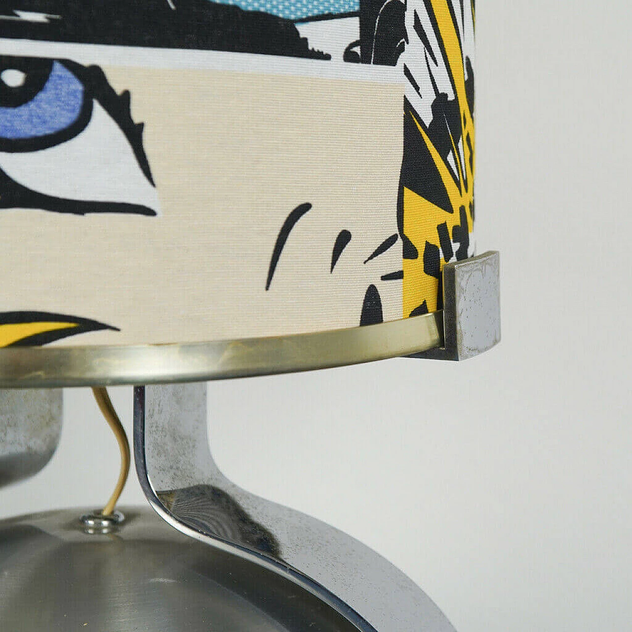 Pop-art table lamp in opaque metal, Italy, 70s 1138507