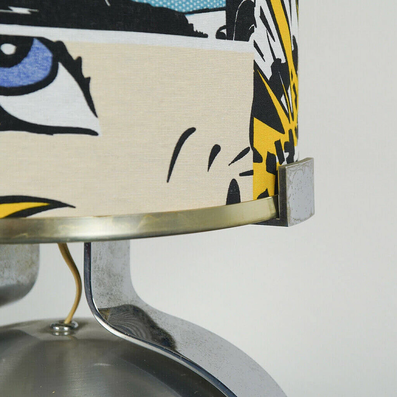 Lampada da tavolo satinata con paralume pop-art, anni '70 1138507