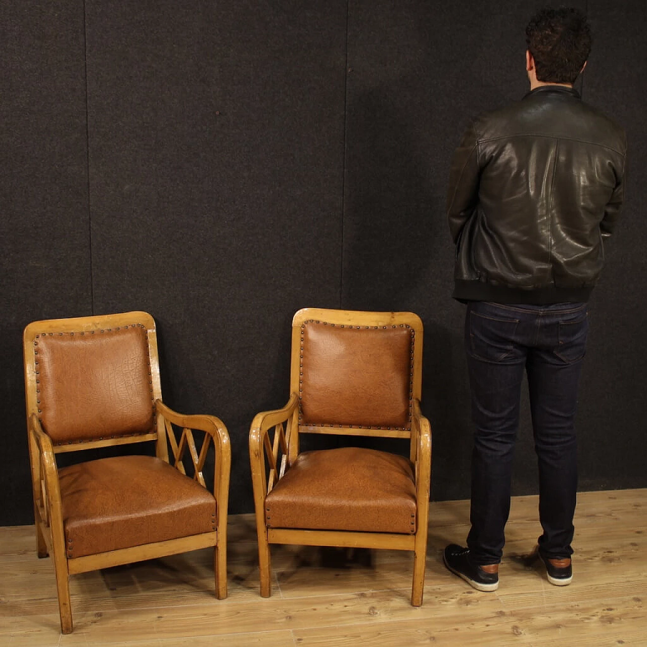 Pair of Italian armchairs in walnut wood, 60's 1139309