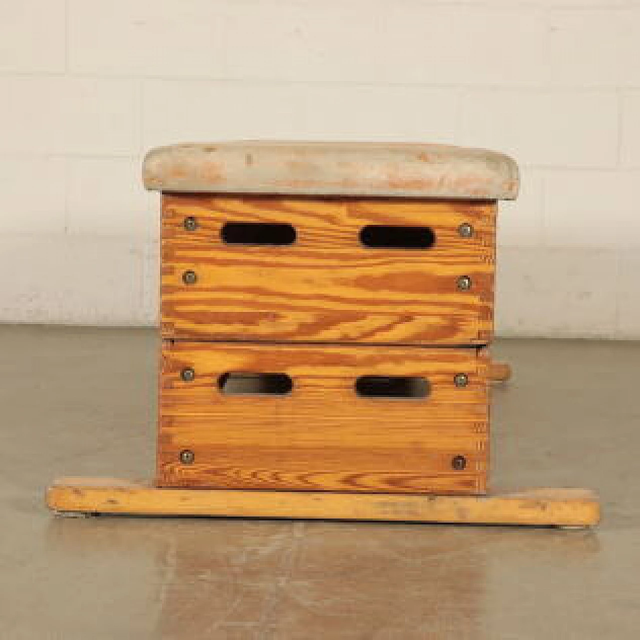 Panca ginnica in legno di pino e pelle, anni '60 1140036