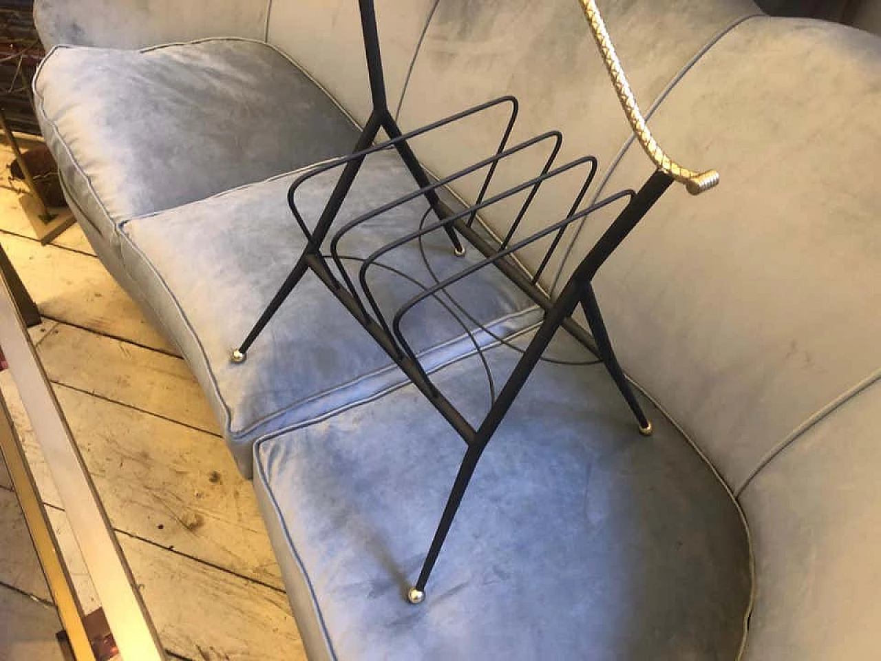 Magazine rack in black metal and brass, 1950s 1140679