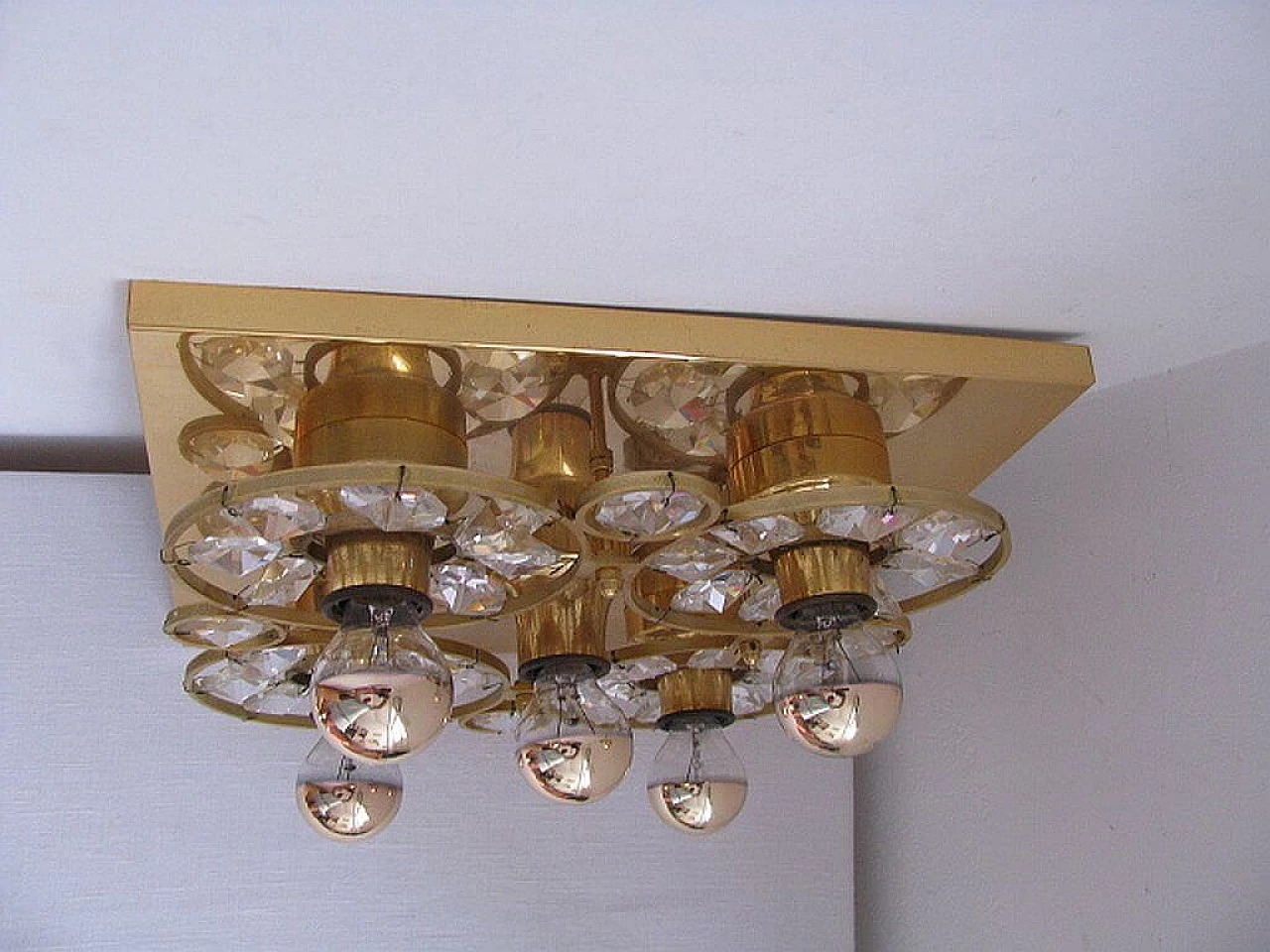Wall lamp in gold and glass crystals, 1960s 1141443