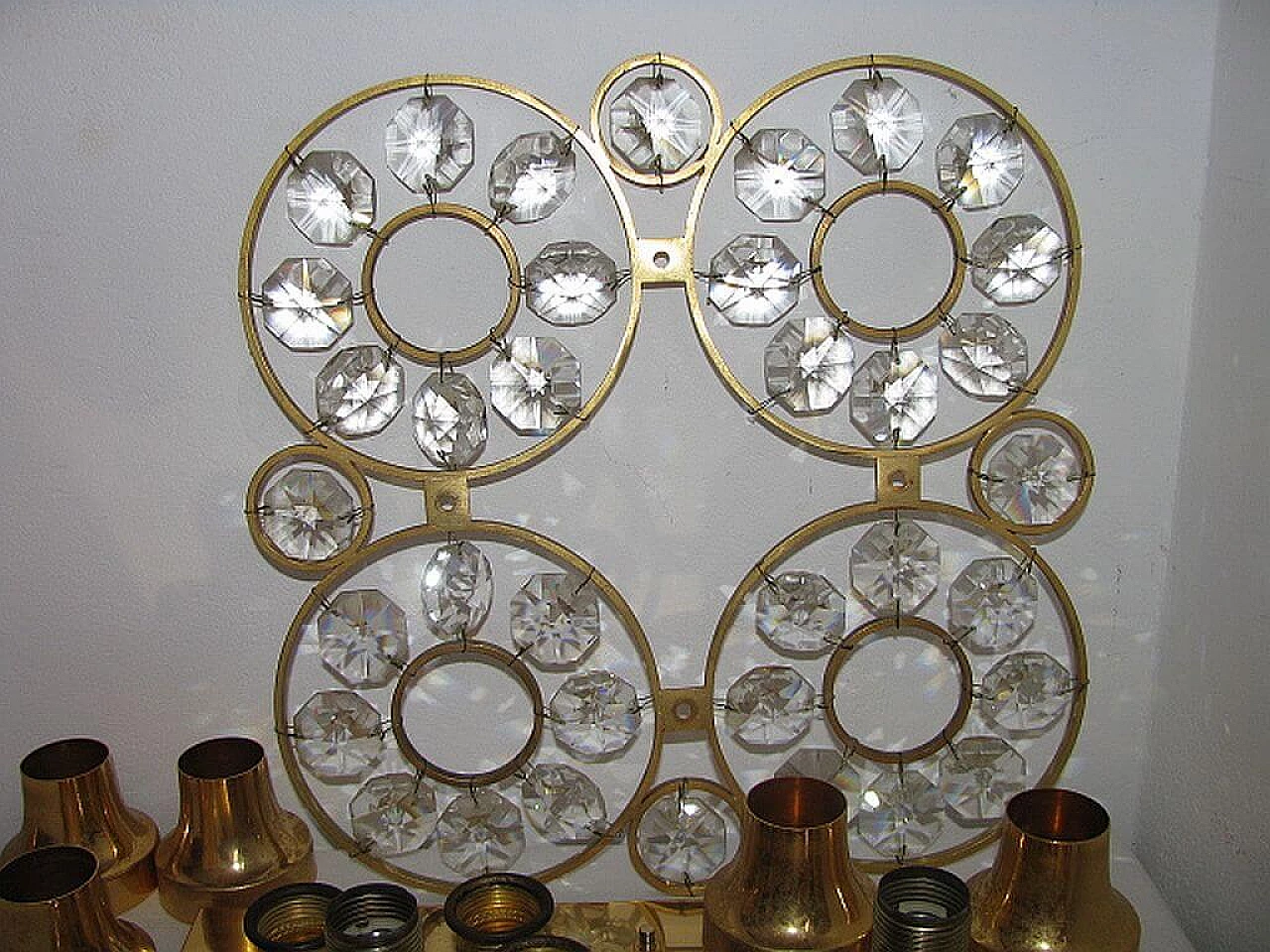 Wall lamp in gold and glass crystals, 1960s 1141450