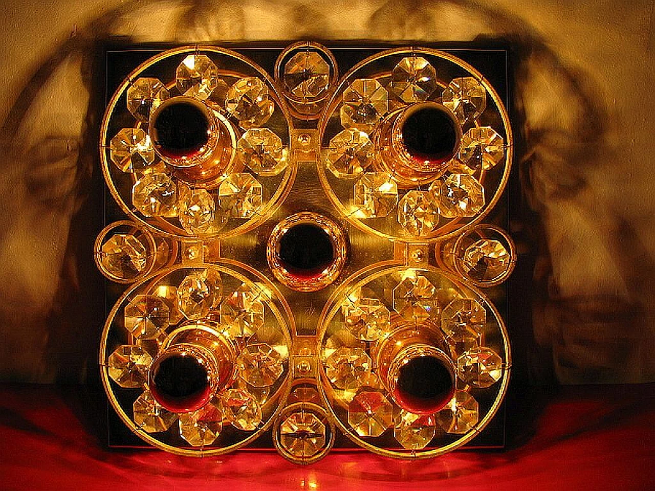 Lampada da parete in oro e cristalli di vetro, anni '60 1141454