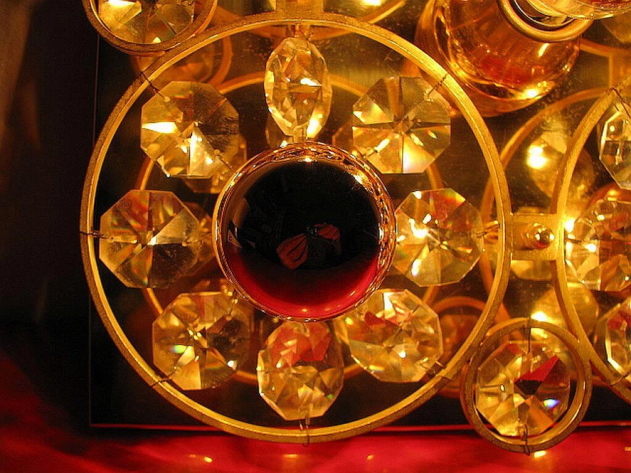Lampada da parete in oro e cristalli di vetro, anni '60 1141458