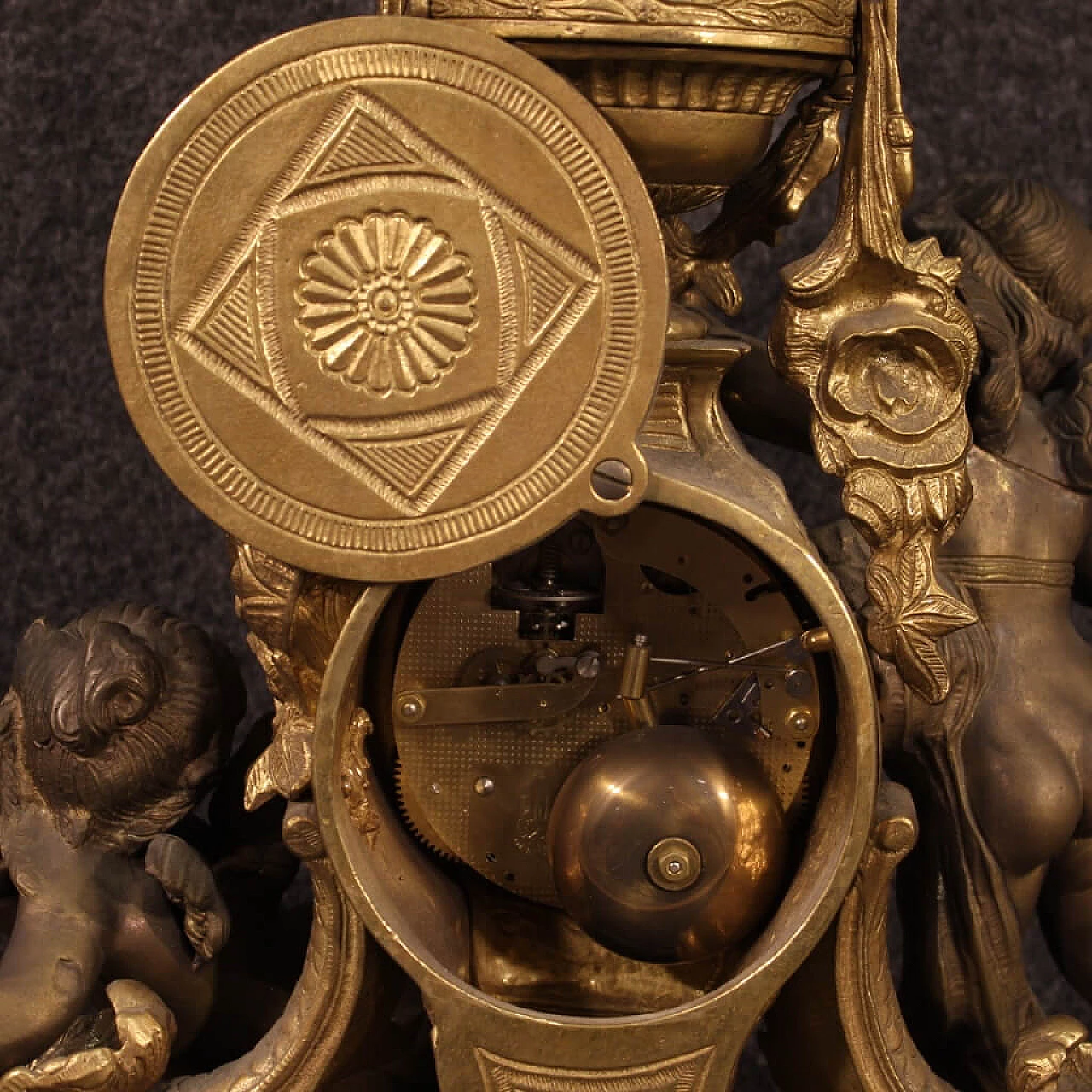 Orologio francese in bronzo e antimonio dorato 1142234