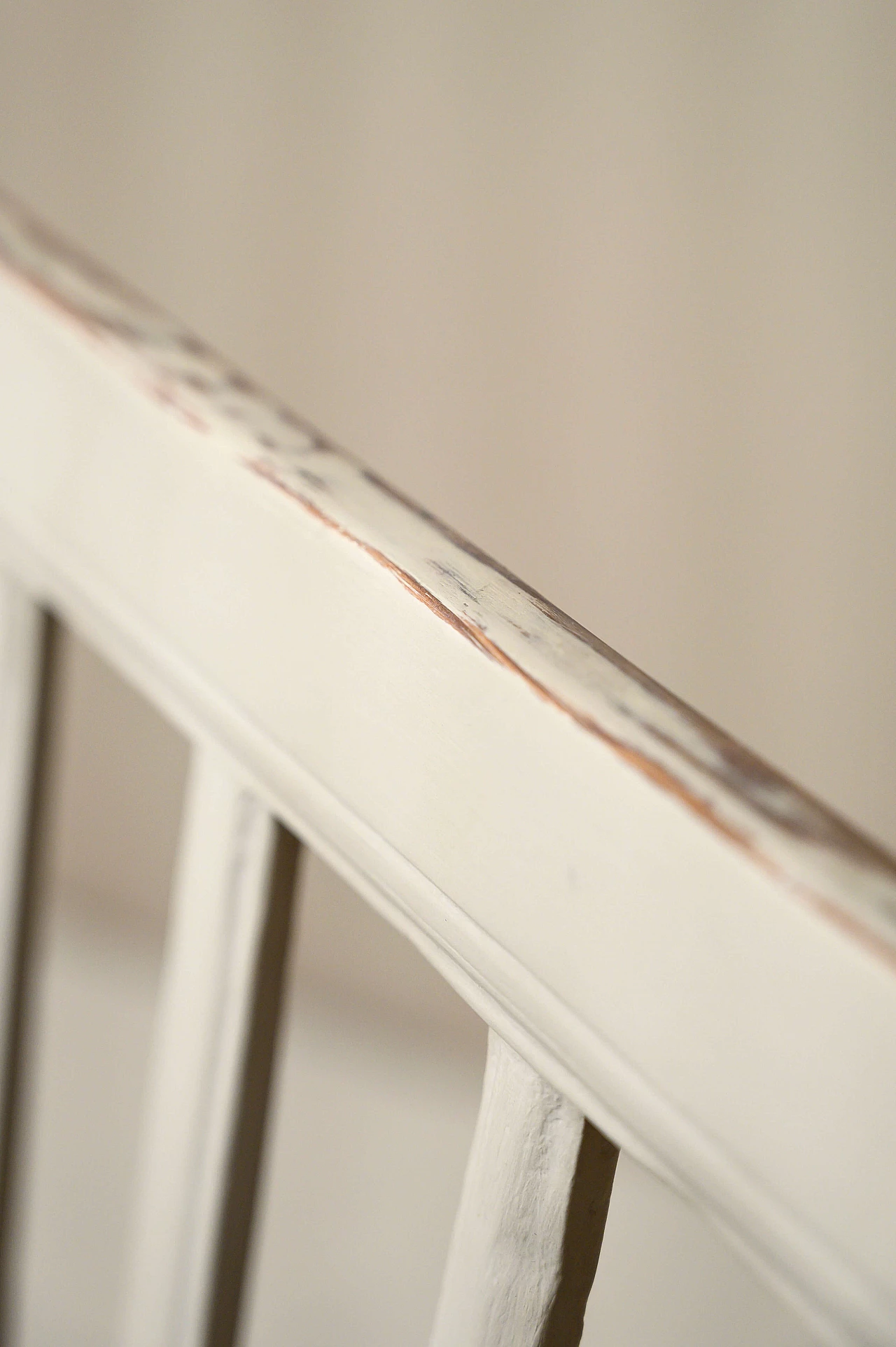 Coppia di sedie antiche bianche con ricamo a mano, primi '900 1143586