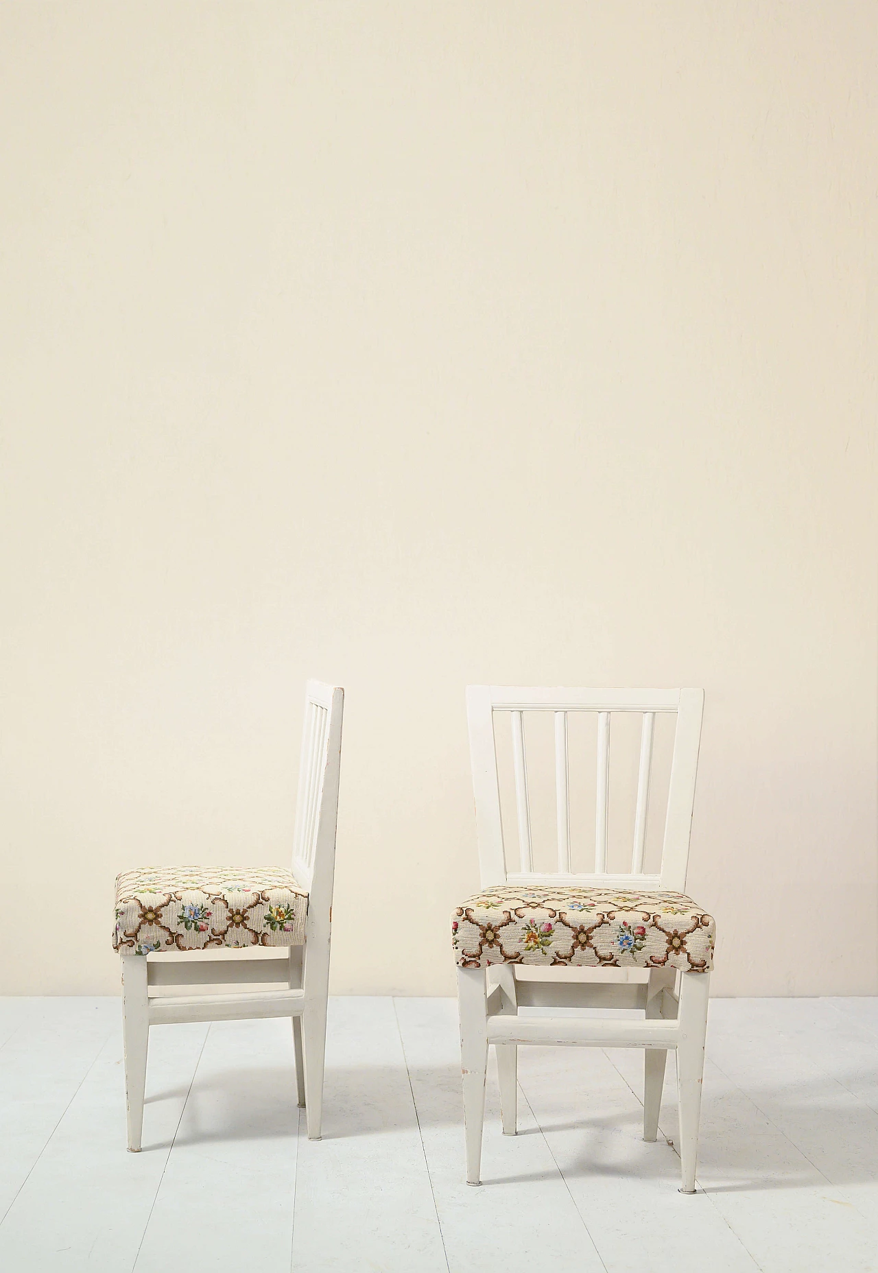 Pair of antique white chairs with hand embroidery, beginning of the 20th century 1143595