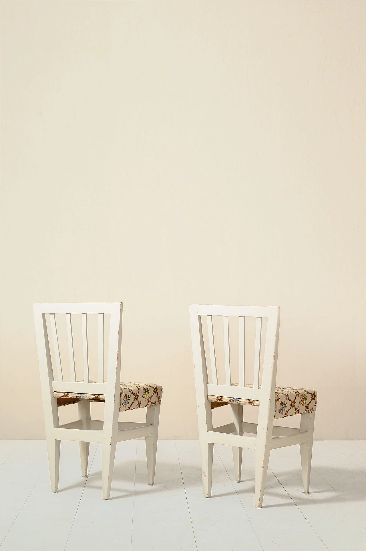 Pair of antique white chairs with hand embroidery, beginning of the 20th century 1143597