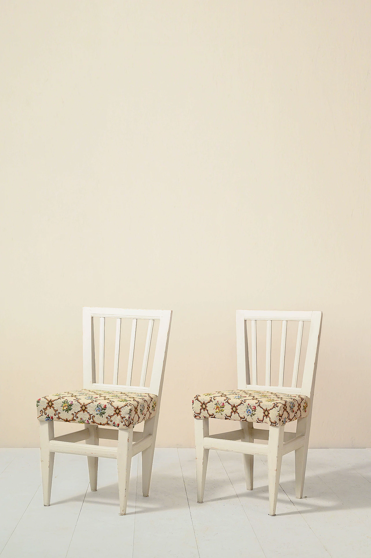 Pair of antique white chairs with hand embroidery, beginning of the 20th century 1143599