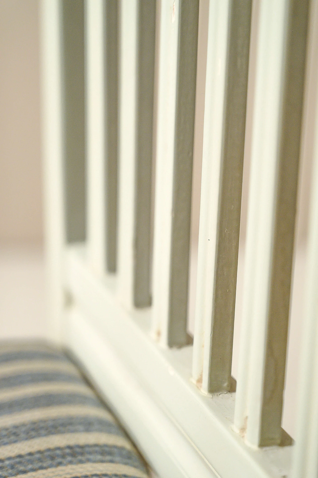 Coppia di sedie svedesi in legno e tessuto, prima metà del 900 1143639