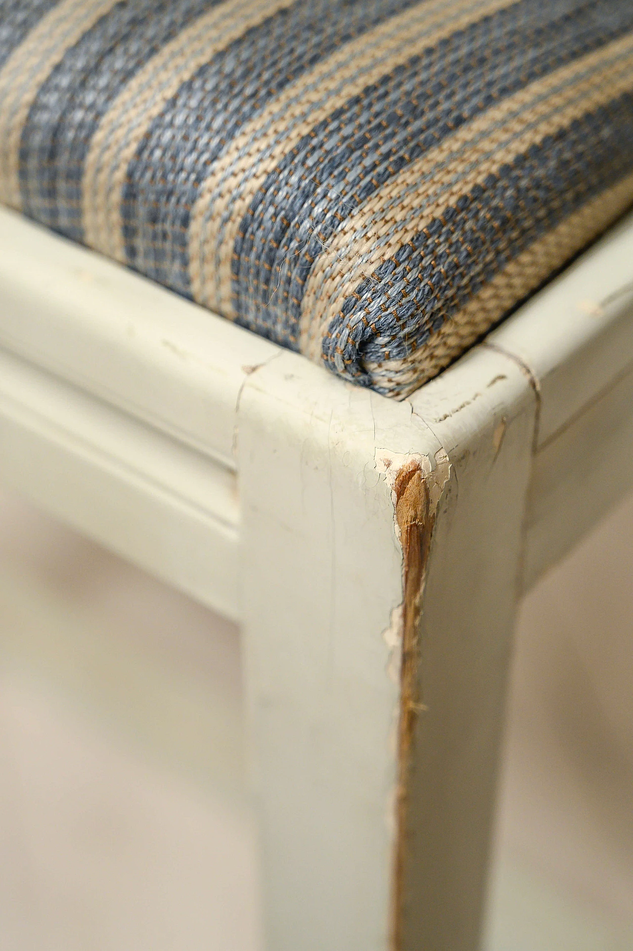 Coppia di sedie svedesi in legno e tessuto, prima metà del 900 1143640