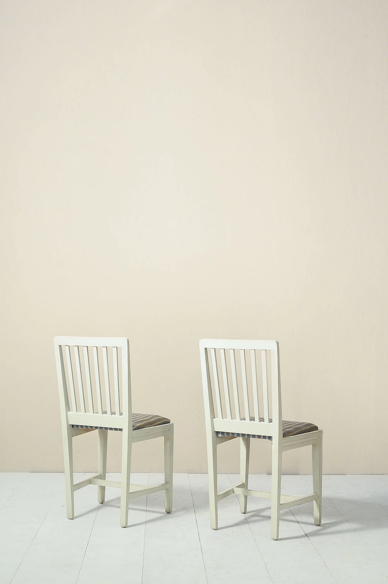 Coppia di sedie svedesi in legno e tessuto, prima metà del 900 1143644