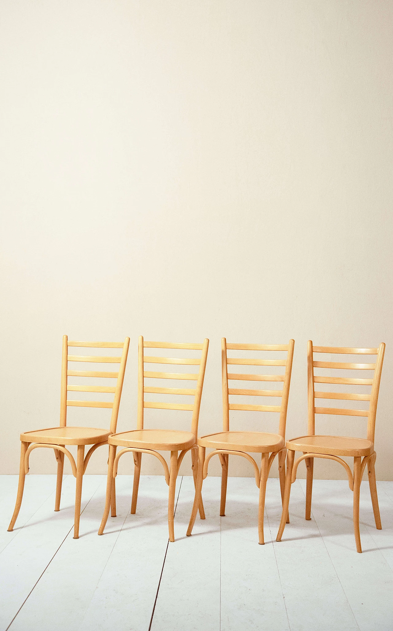 4 sedie in legno in stile scandinavo, anni '70 1143657