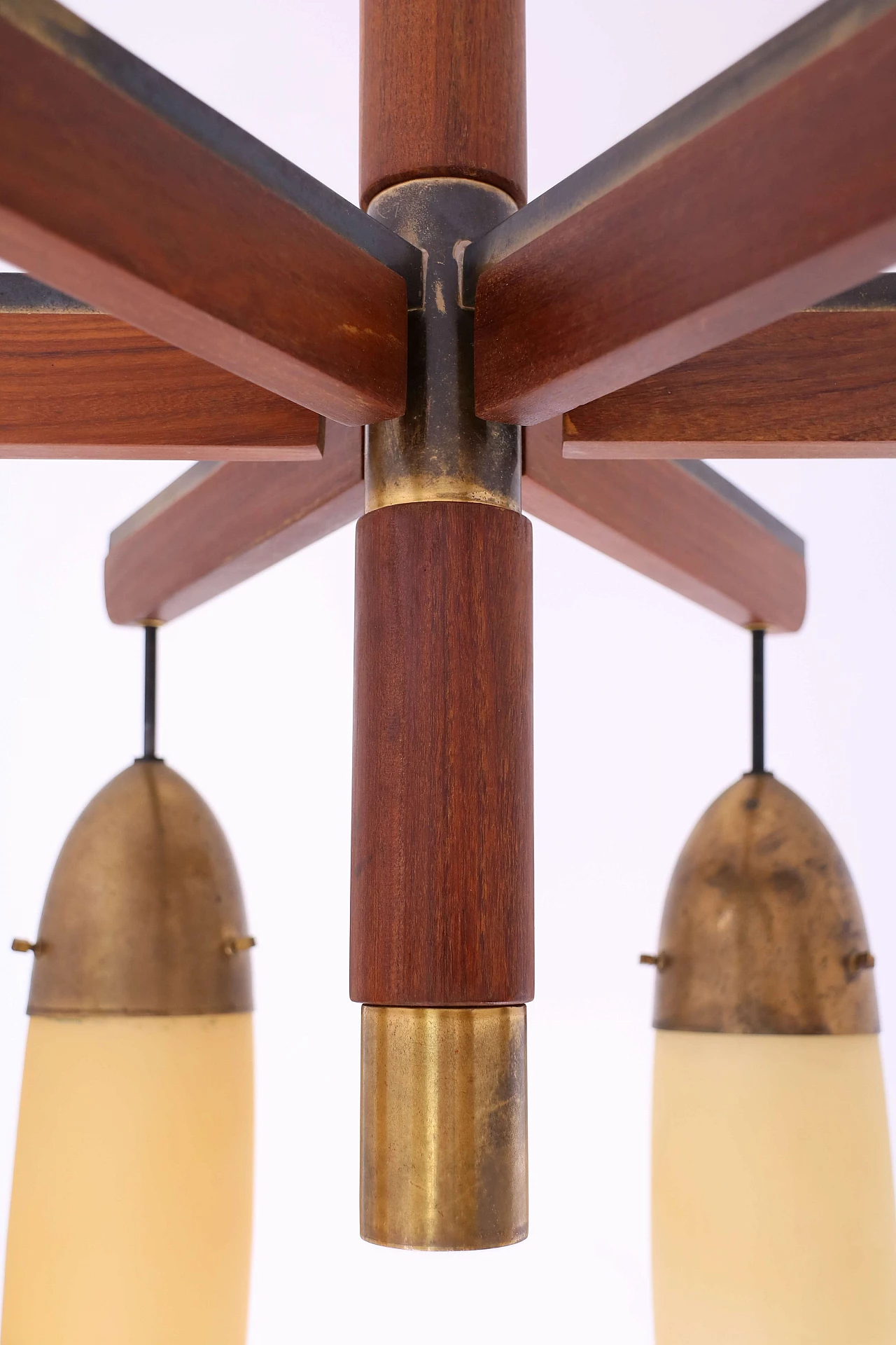 Lampadario in legno ottone e vetro 1143706