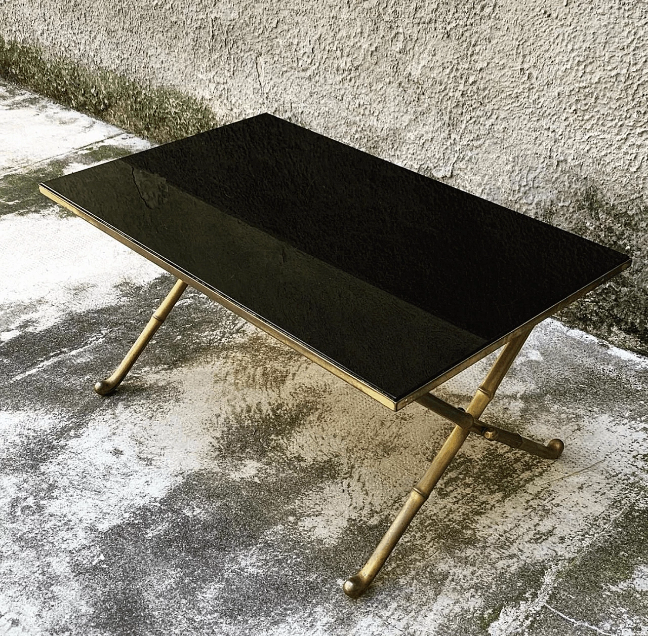 Faux bamboo coffee table in gilded brass with black glass top, 60s 1143851