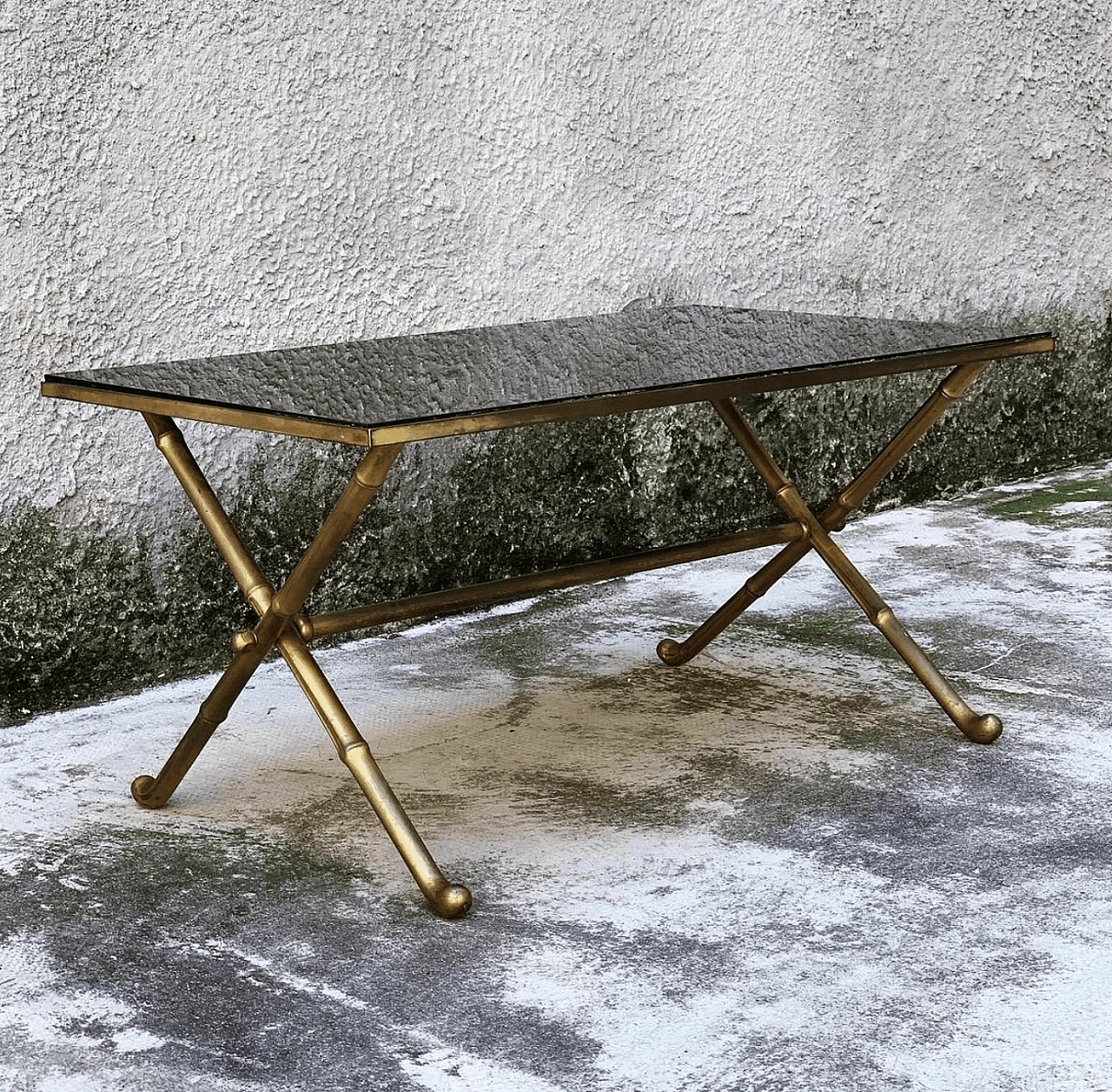 Faux bamboo coffee table in gilded brass with black glass top, 60s 1143853
