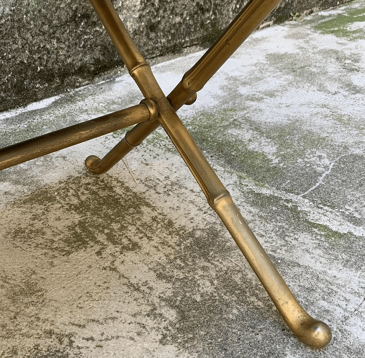Faux bamboo coffee table in gilded brass with black glass top, 60s 1143855