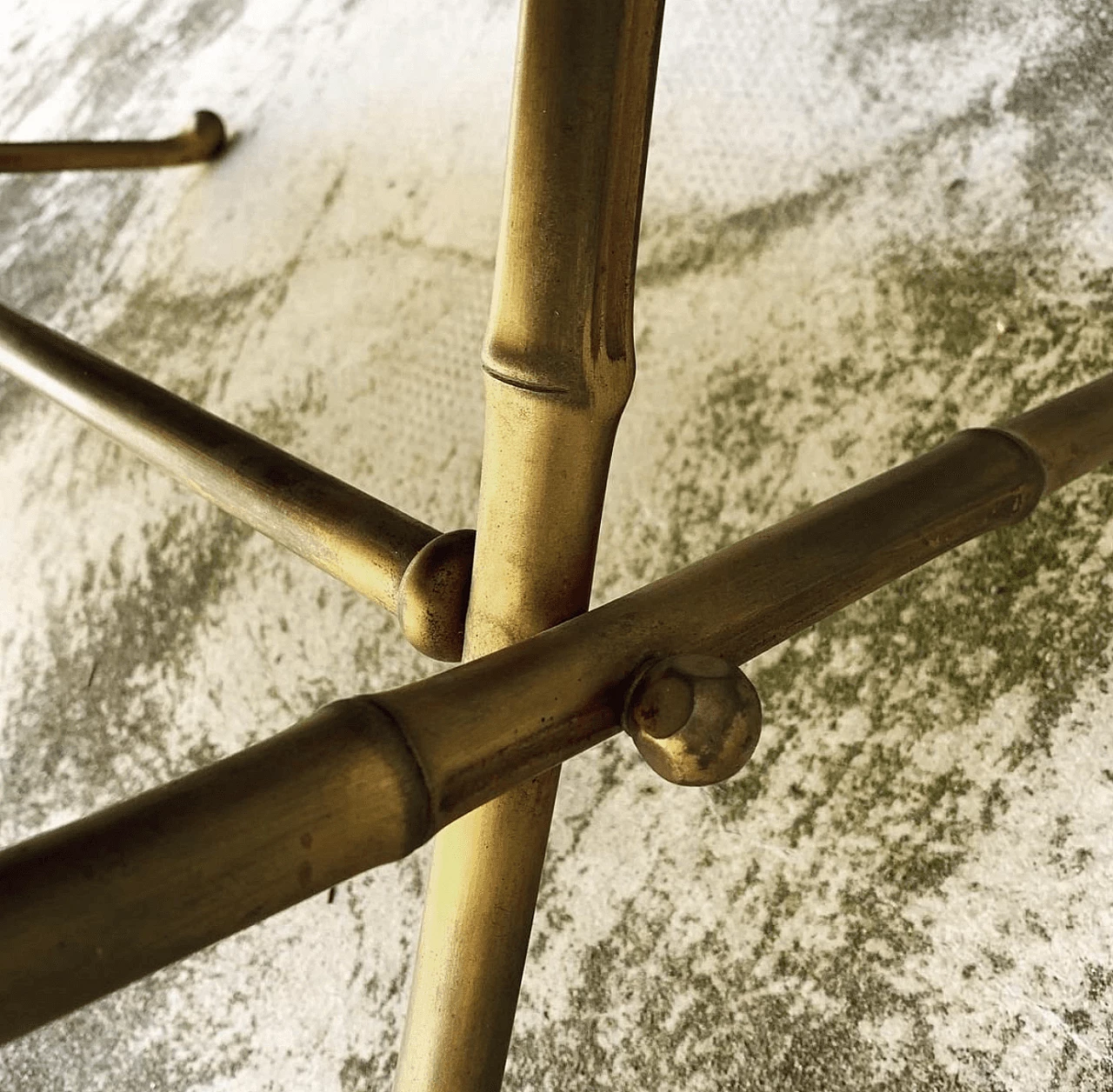 Faux bamboo coffee table in gilded brass with black glass top, 60s 1143856