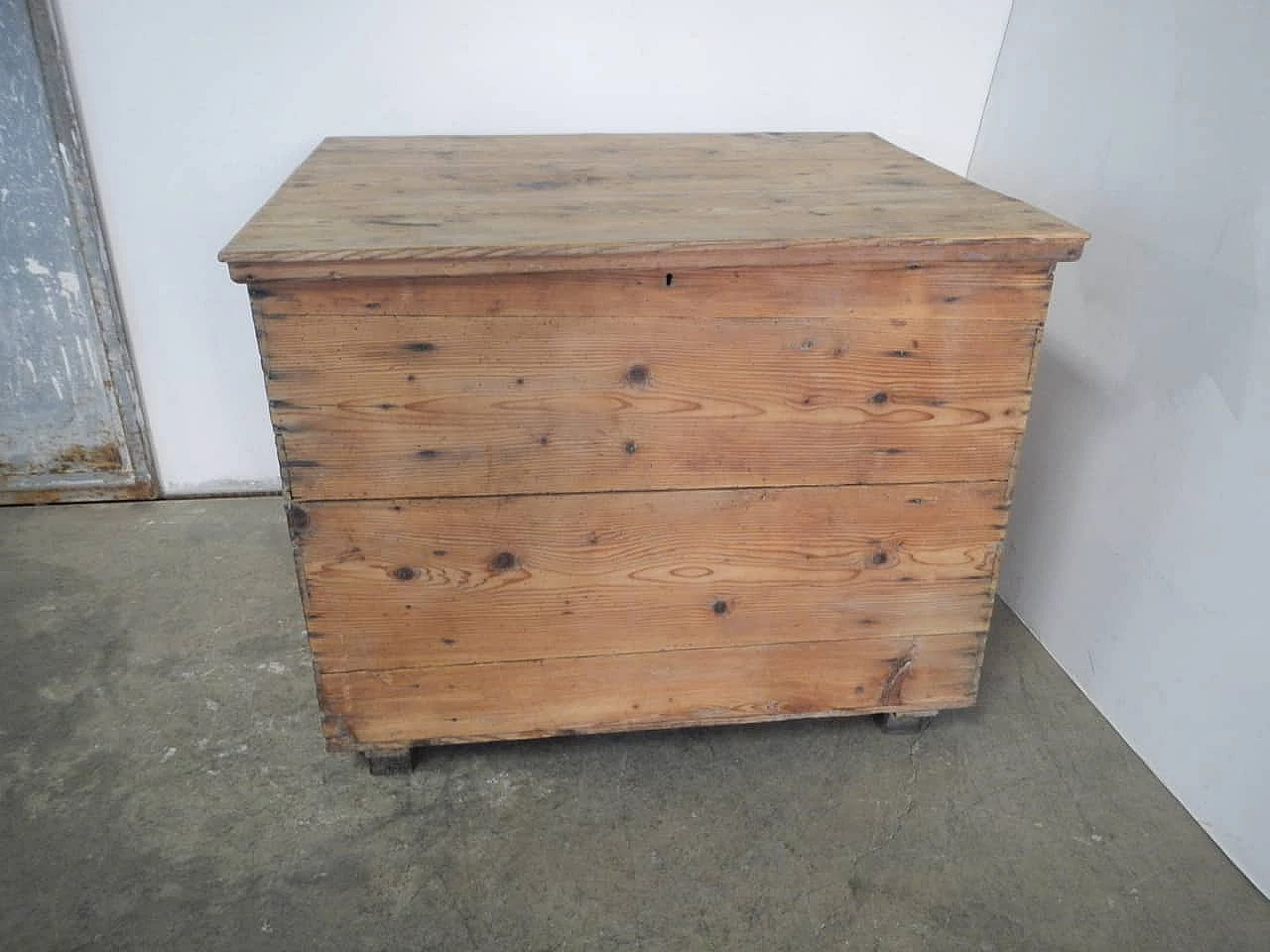 Trunk or case in fir wood with lid, 50s 1180563