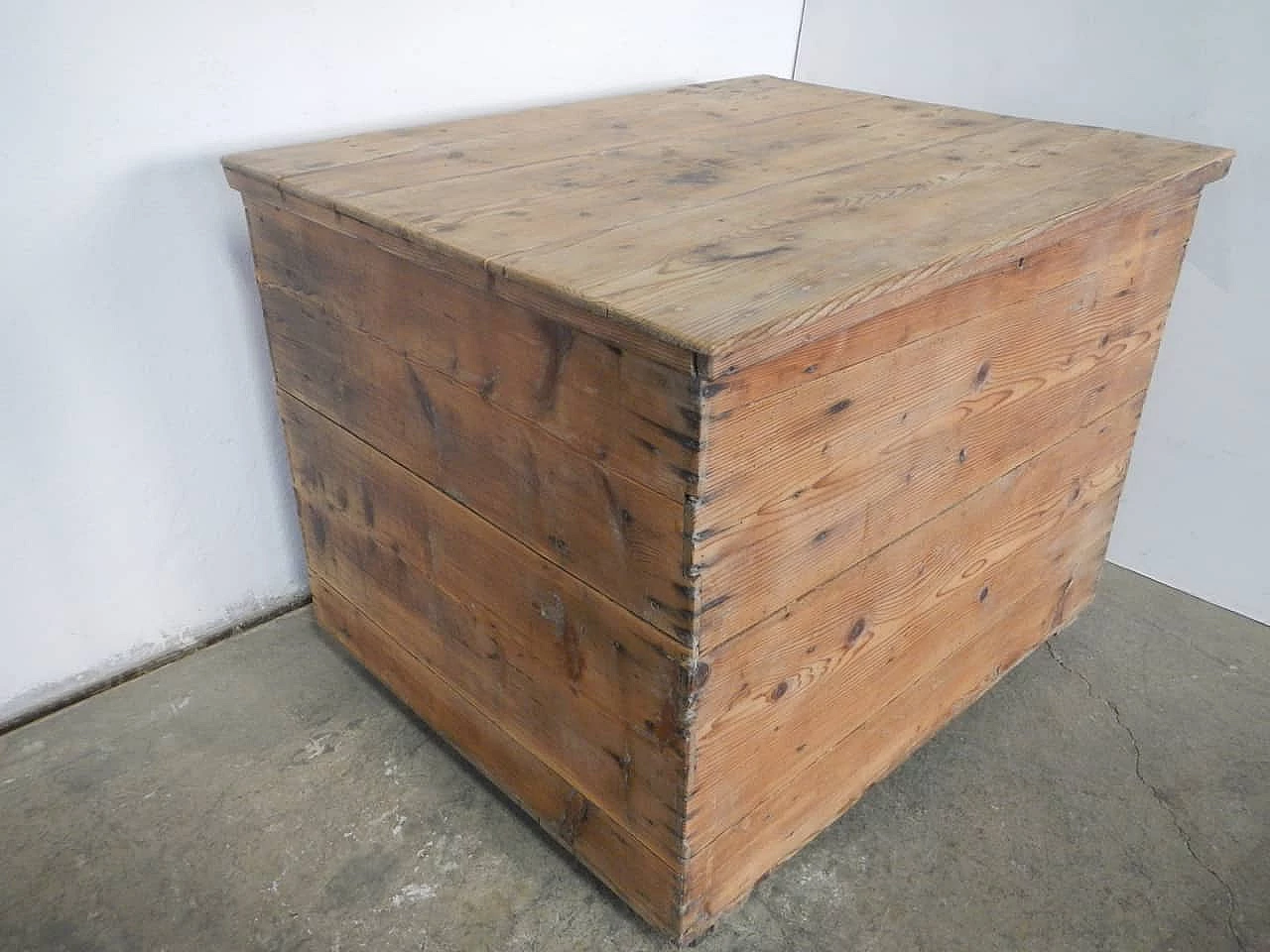 Trunk or case in fir wood with lid, 50s 1180564
