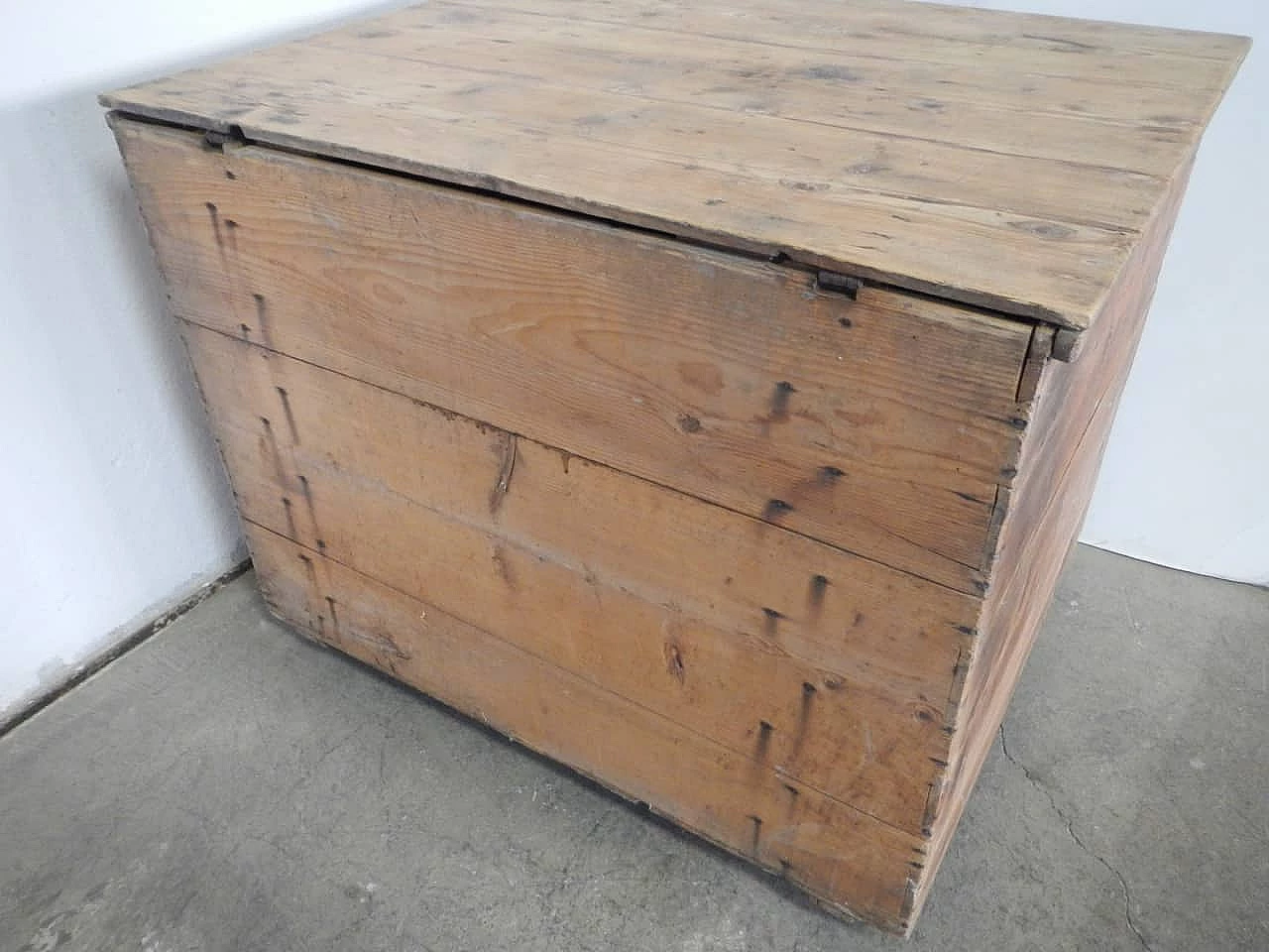 Trunk or case in fir wood with lid, 50s 1180571