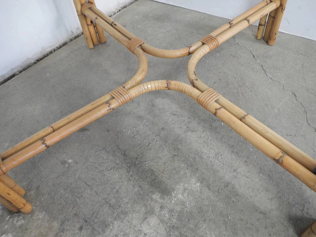 Tavolo in vimini con piano in vetro, anni '70 1180666