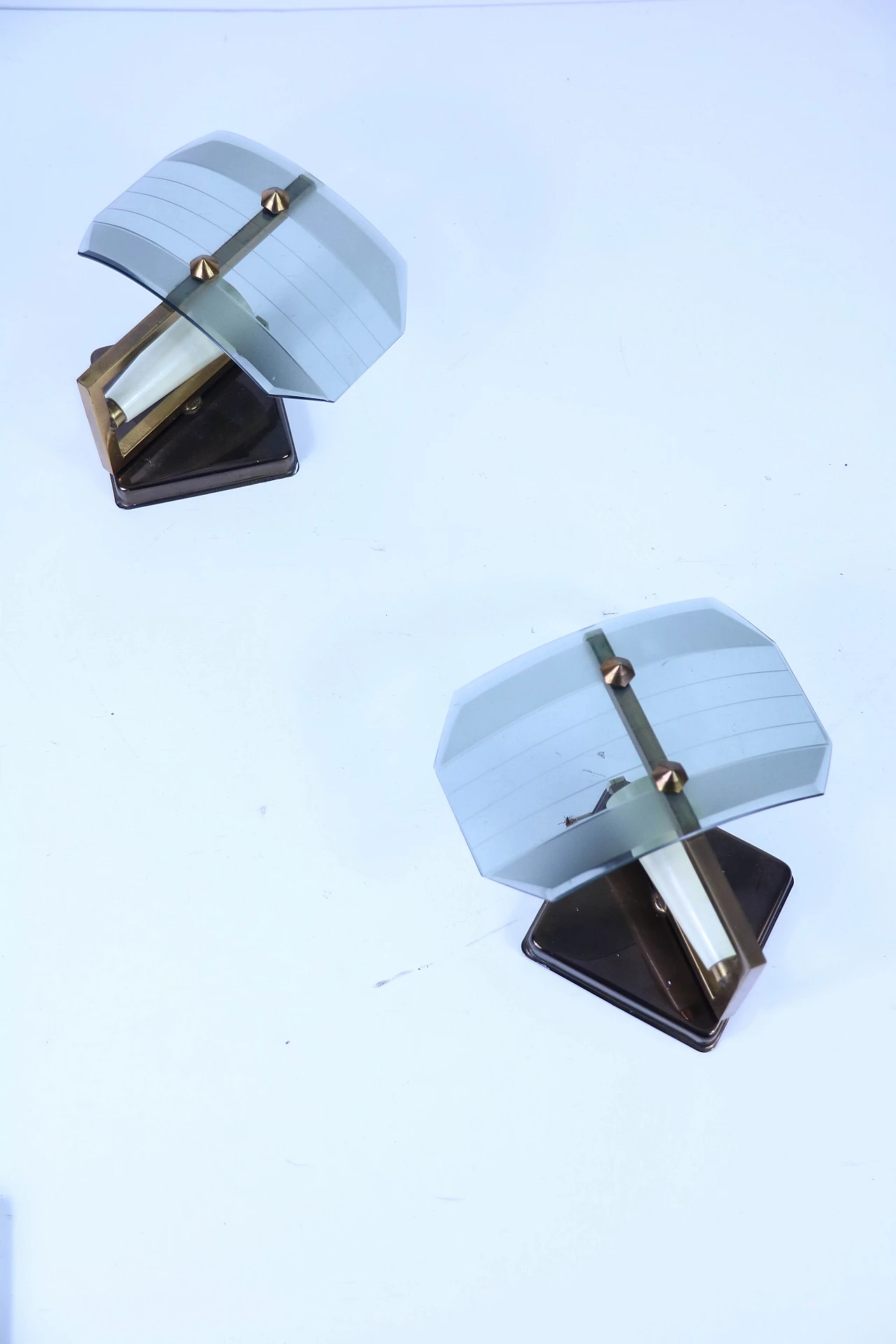 Pair of wall lamps in glass and brass, 1950s 1180958