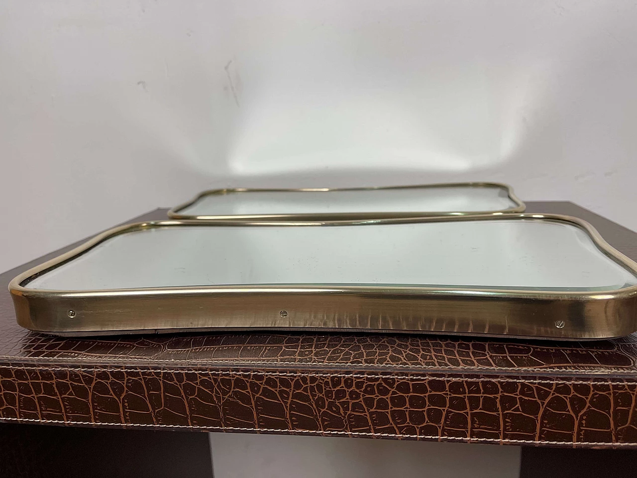 Coppia di specchi in ottone, anni '50 1181915