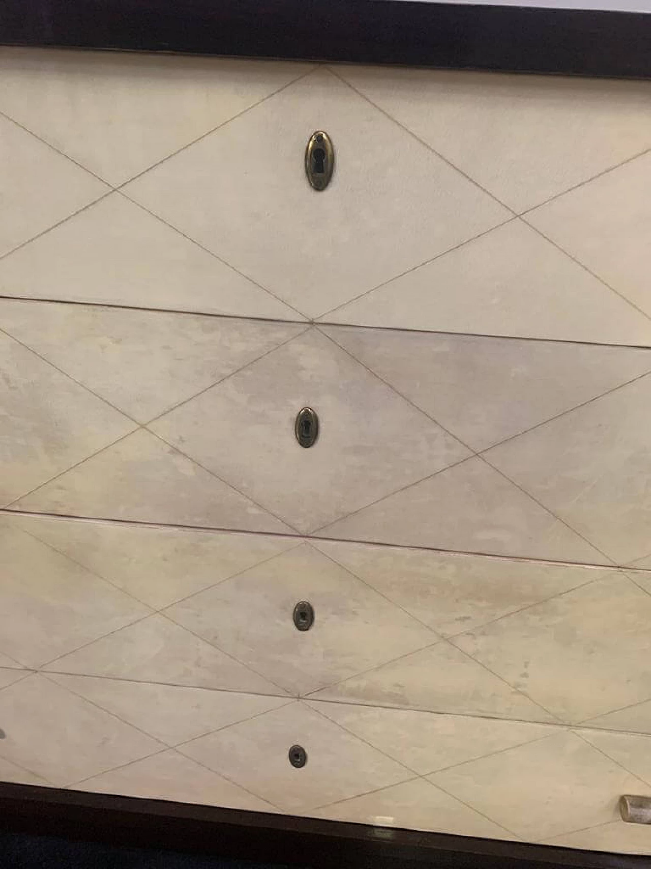 Cassettiera Art Deco in mogano con manici in pergamena, anni '40 1181991