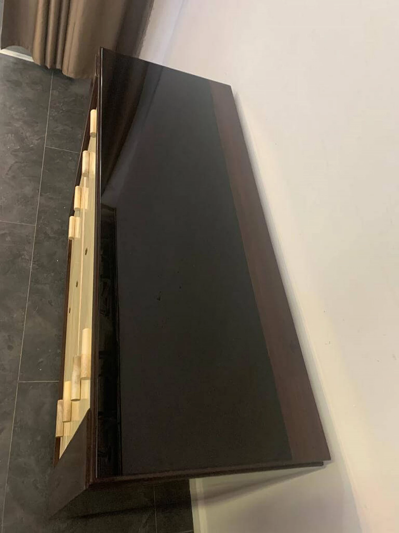 Cassettiera Art Deco in mogano con manici in pergamena, anni '40 1181994