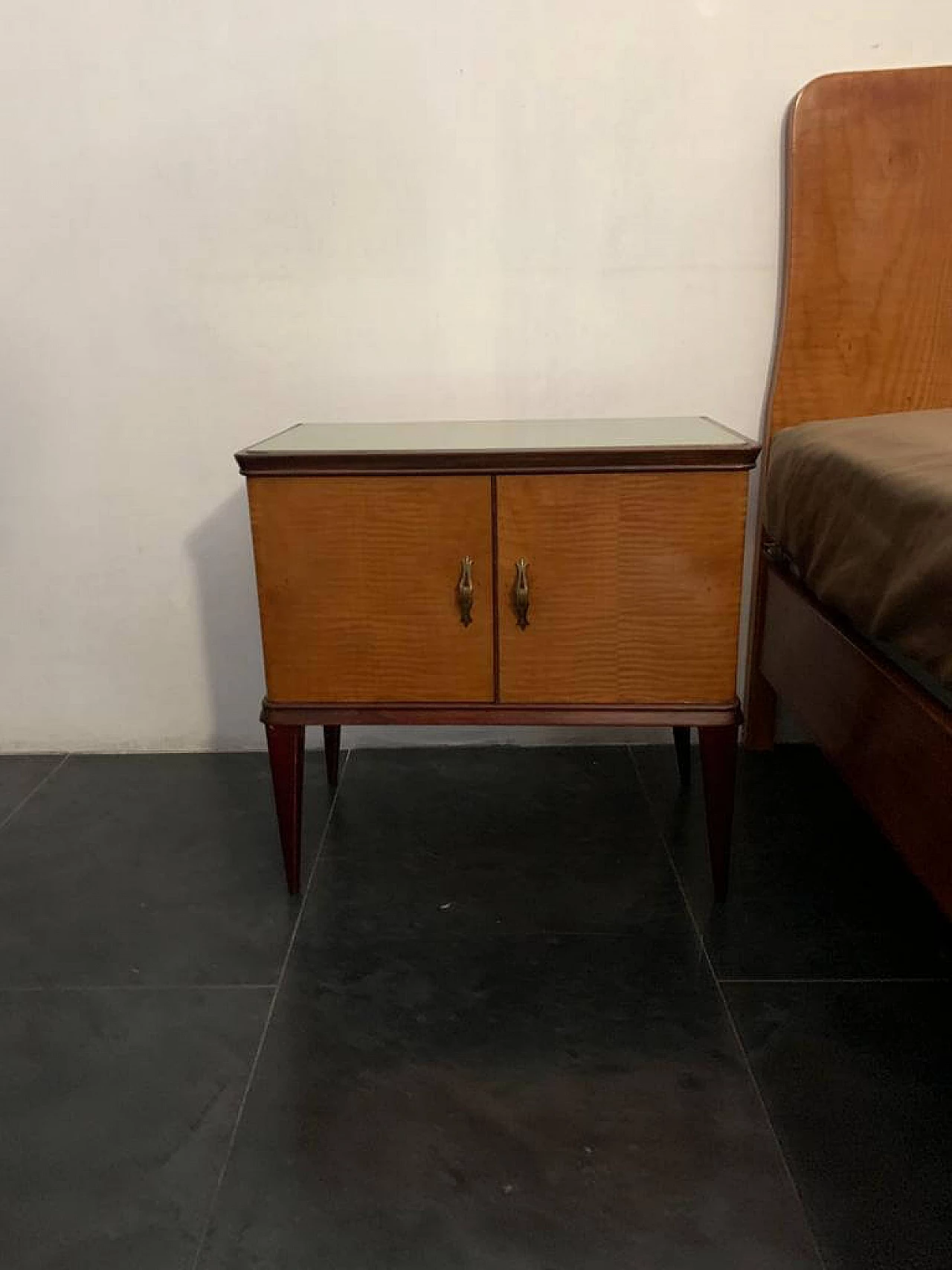 Set letto e comodino in legno di mogano biondo, anni '50 1182214