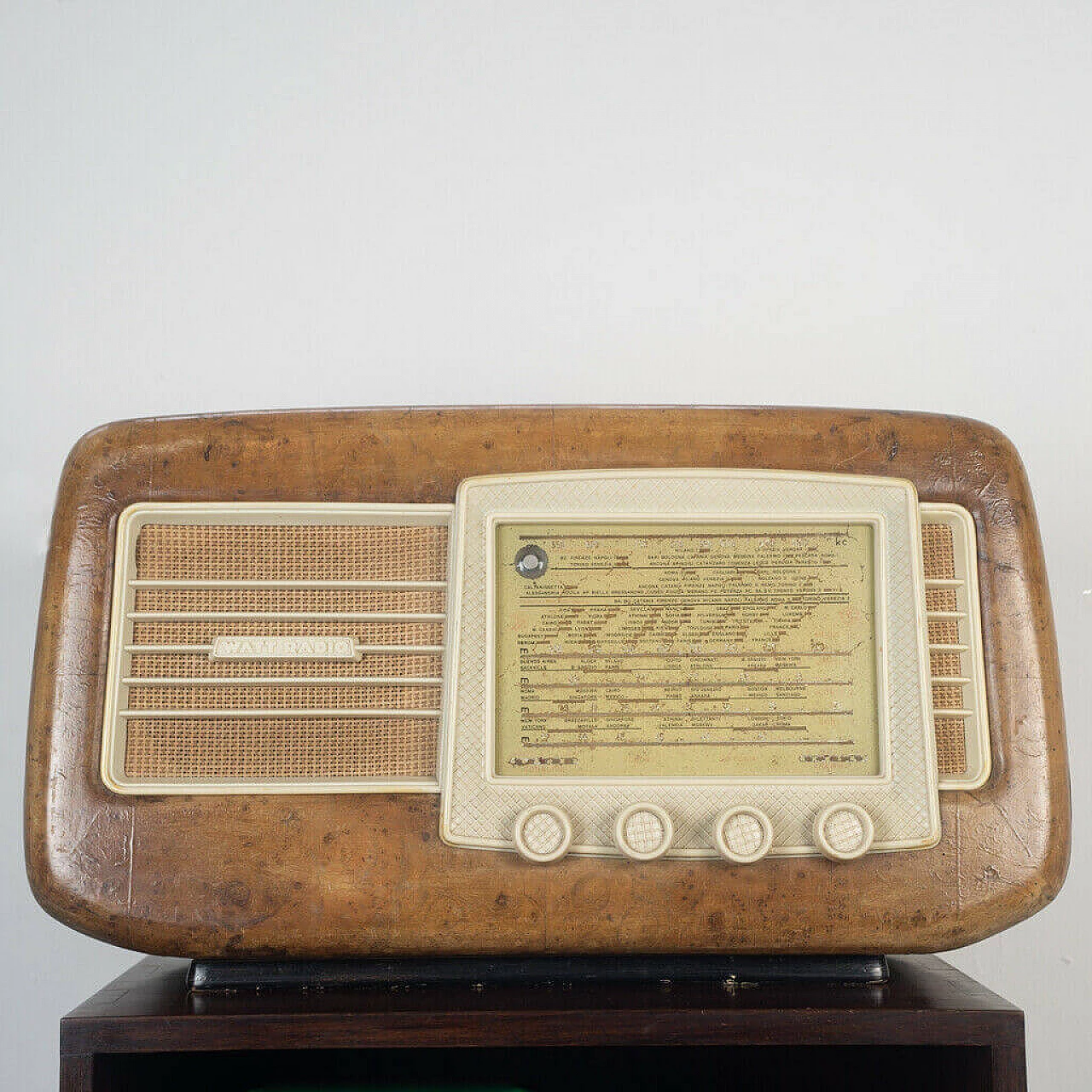 Radio a valvole WR 650 in legno di Watt Radio, anni '50 1183853