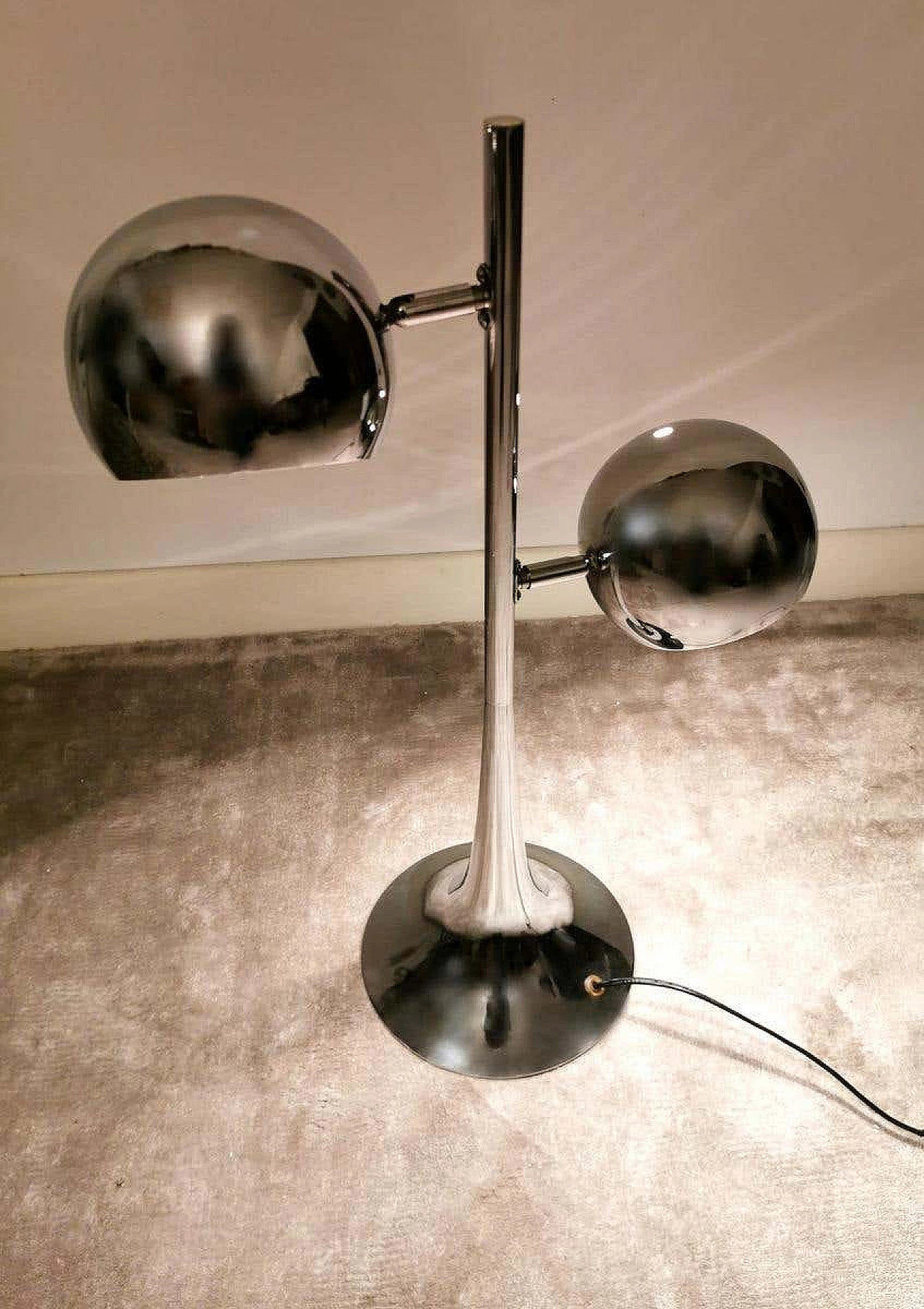 Lampada da tavolo in acciaio, anni '60 1184204