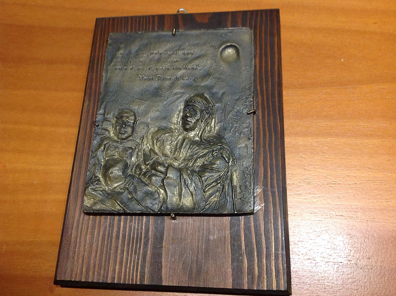 Bronze bas-relief of Mother Teresa of Calcutta 1185023