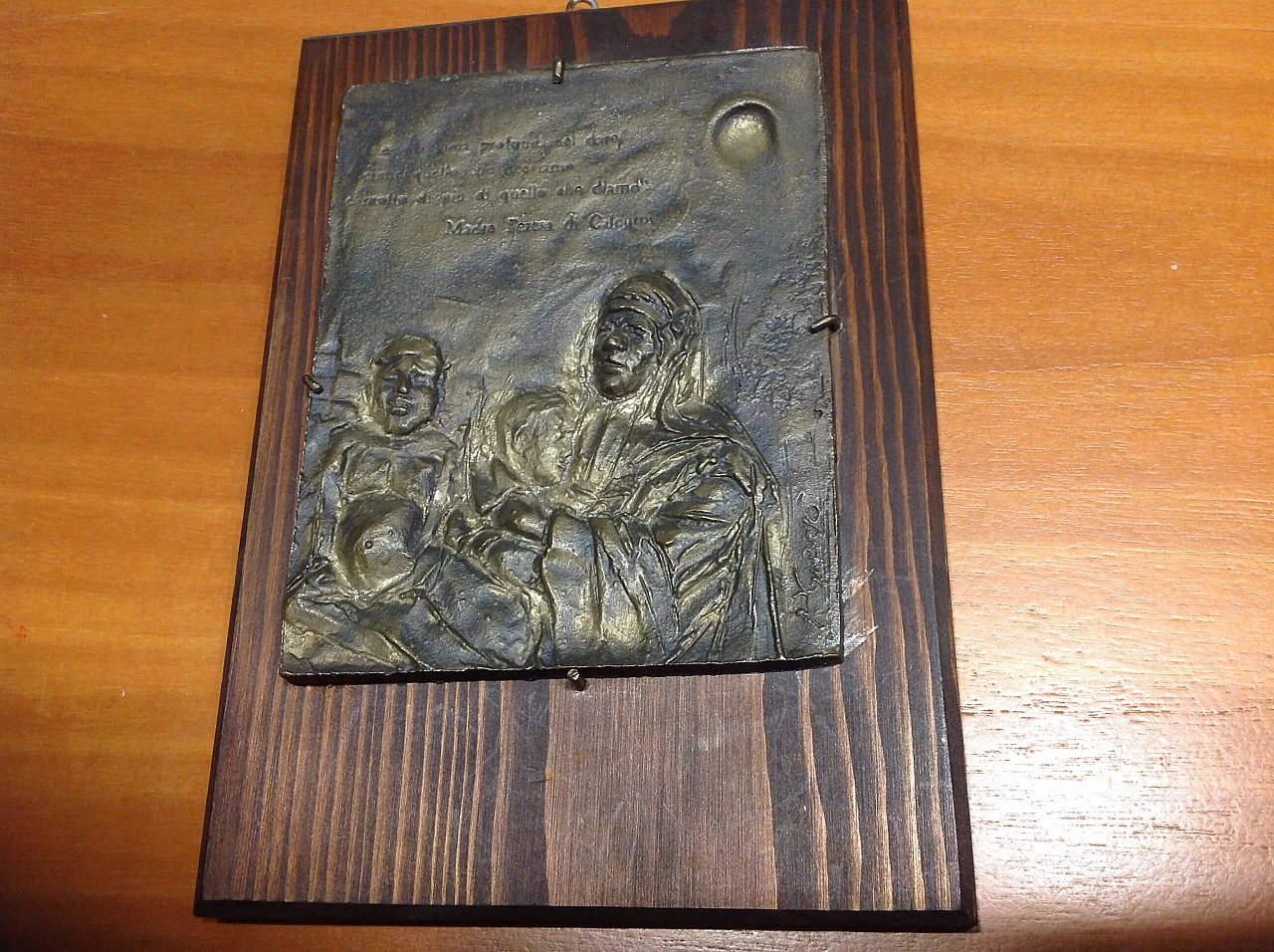 Bronze bas-relief of Mother Teresa of Calcutta 1185024