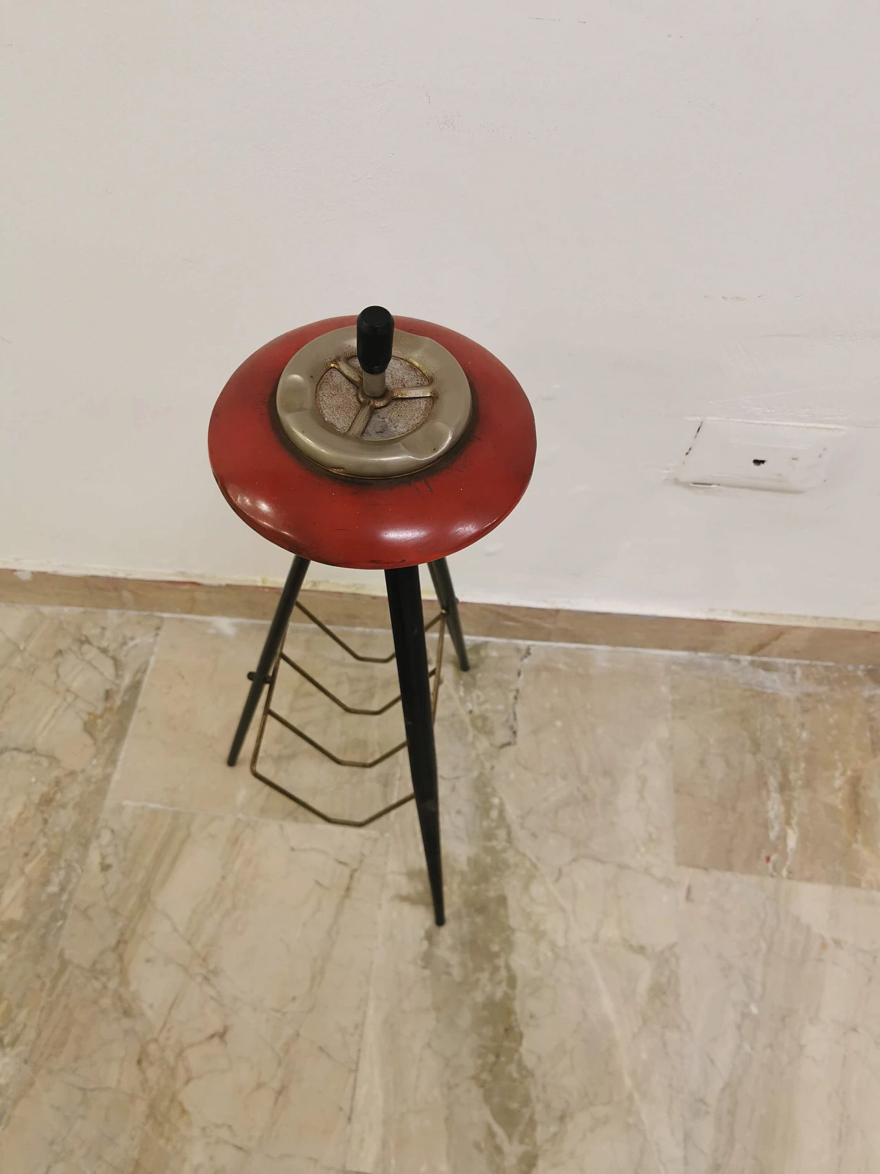 Red ashtray with stand, 40s 1185564