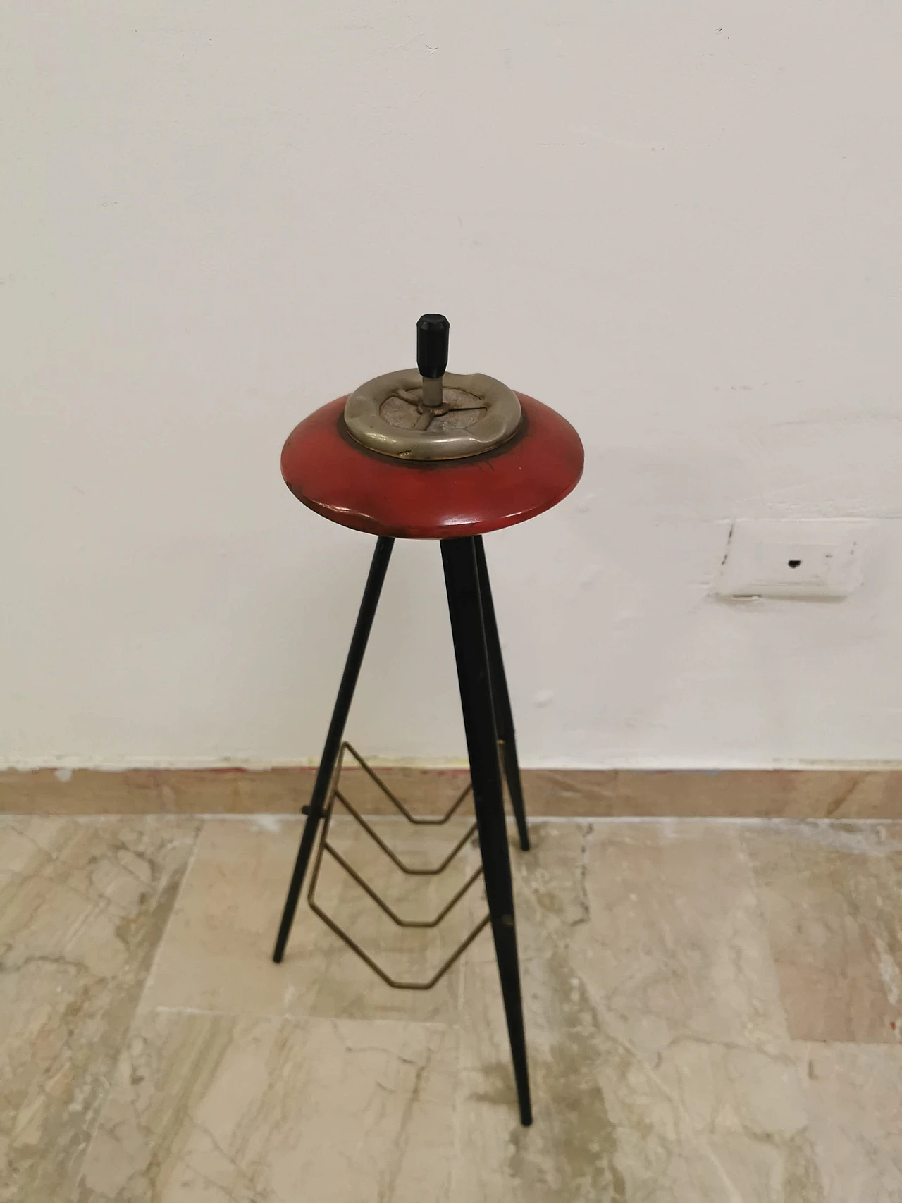 Red ashtray with stand, 40s 1185568