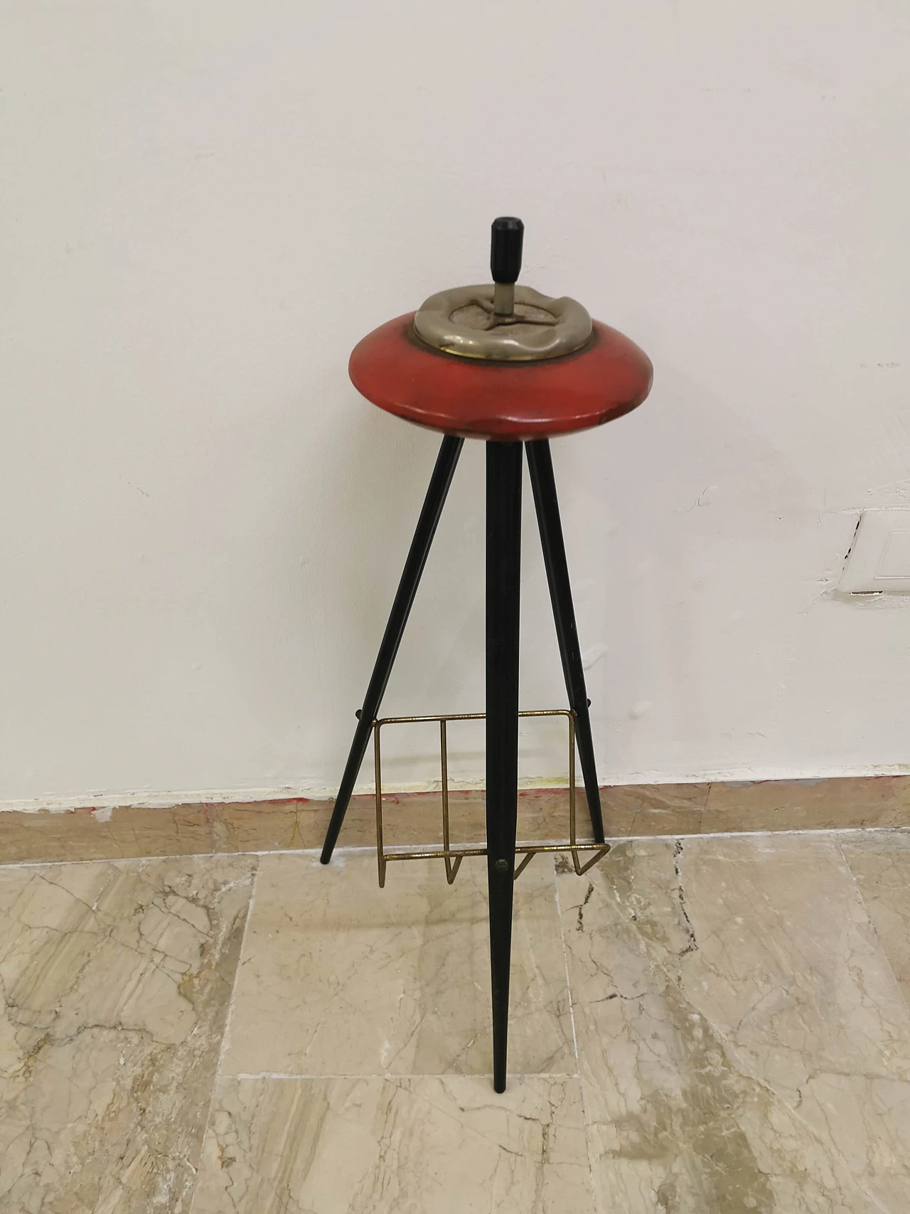 Red ashtray with stand, 40s 1185574