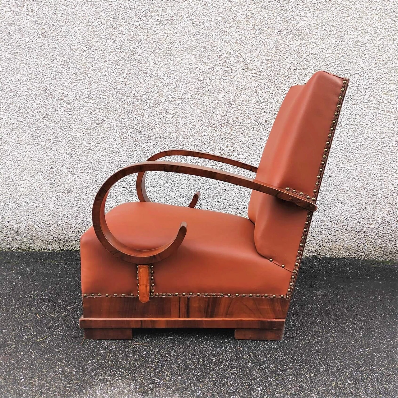 Coppia di poltrone Art Déco in legno di noce e pelle, anni '30 1186415