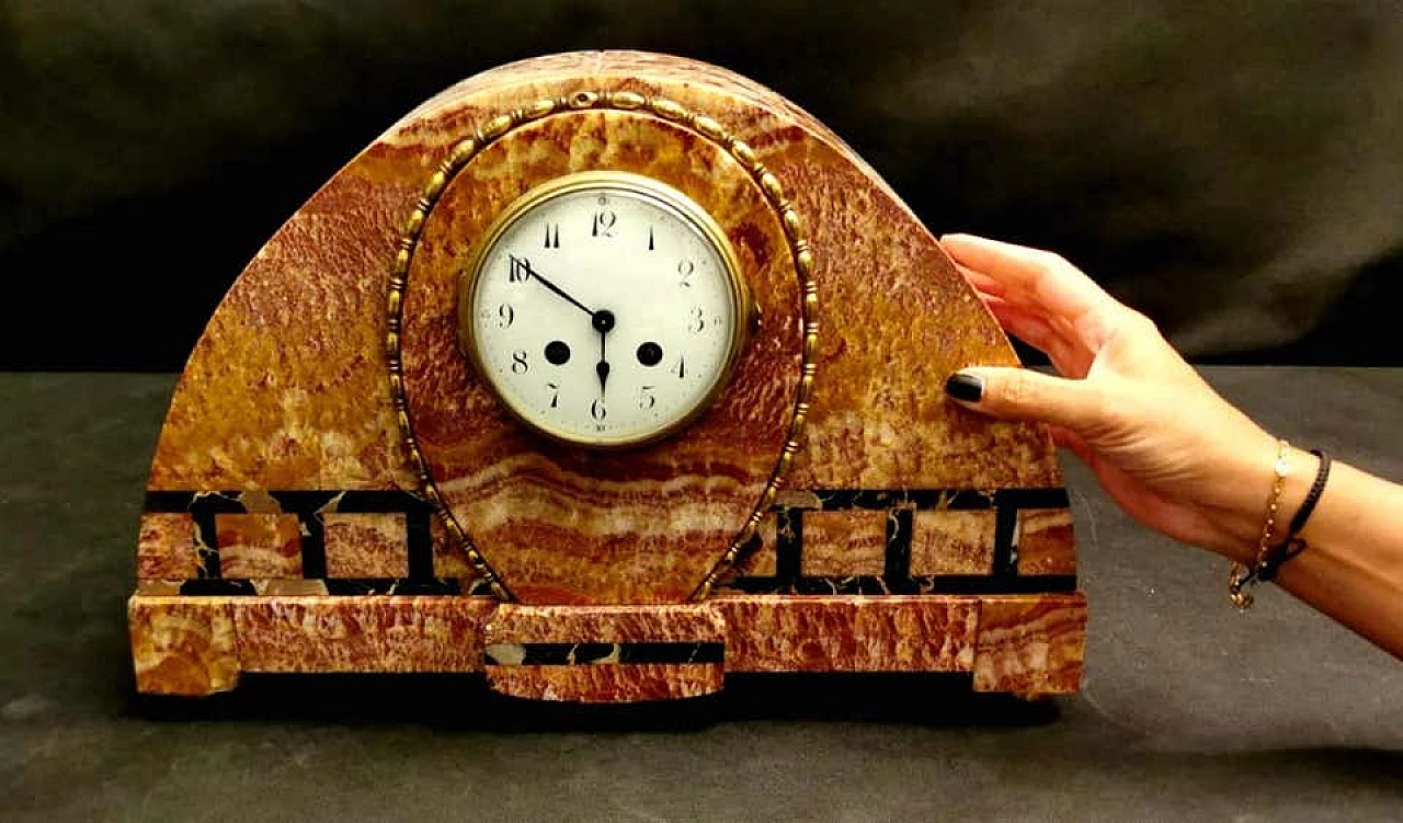 Art Deco marble clock in red onyx and portoro, 30s 1186429