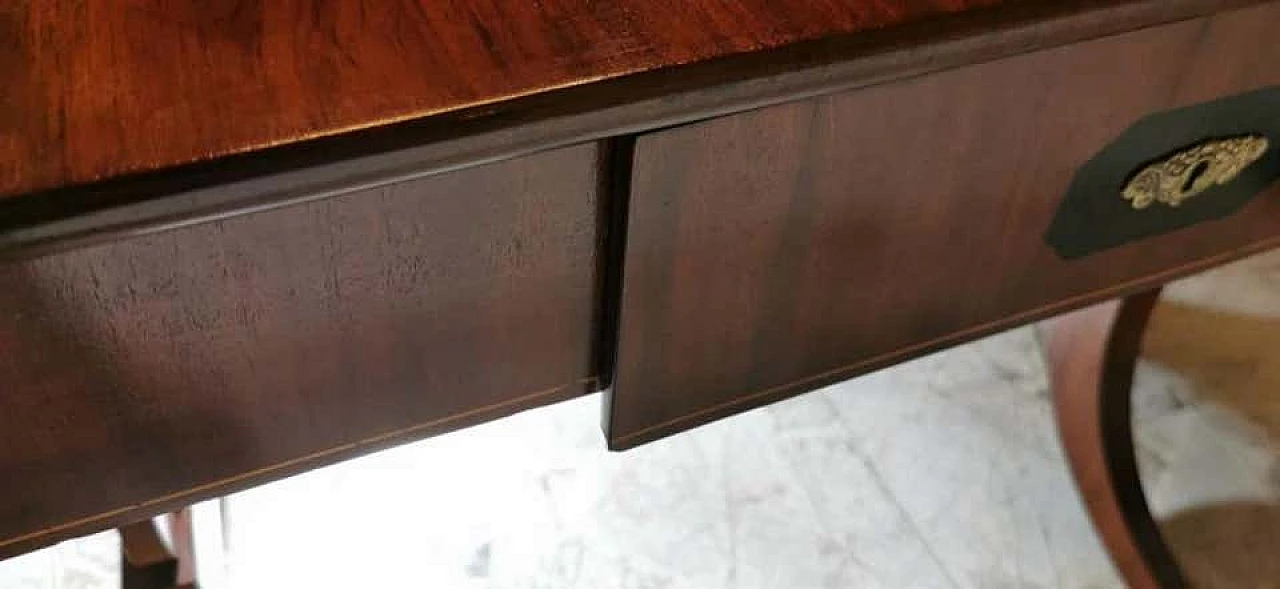 Tavolo da scrittura Biedermaier in mogano e intarsi in legno di betulla chiaro 1186580