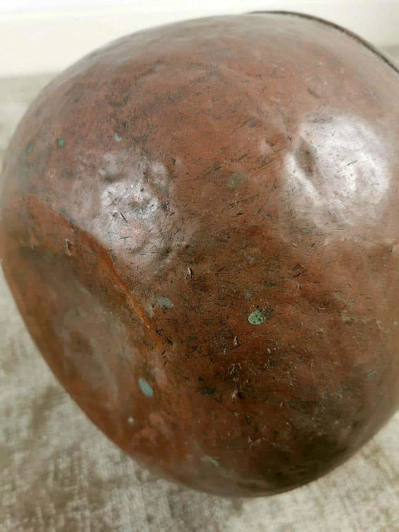 Caraffa in rame forgiato a mano con coperchio 1186666