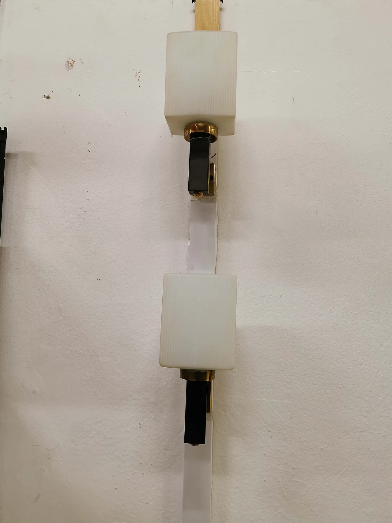 Pair of Stilnovo wall lamps in brass and opaline glass, 60s 1186985